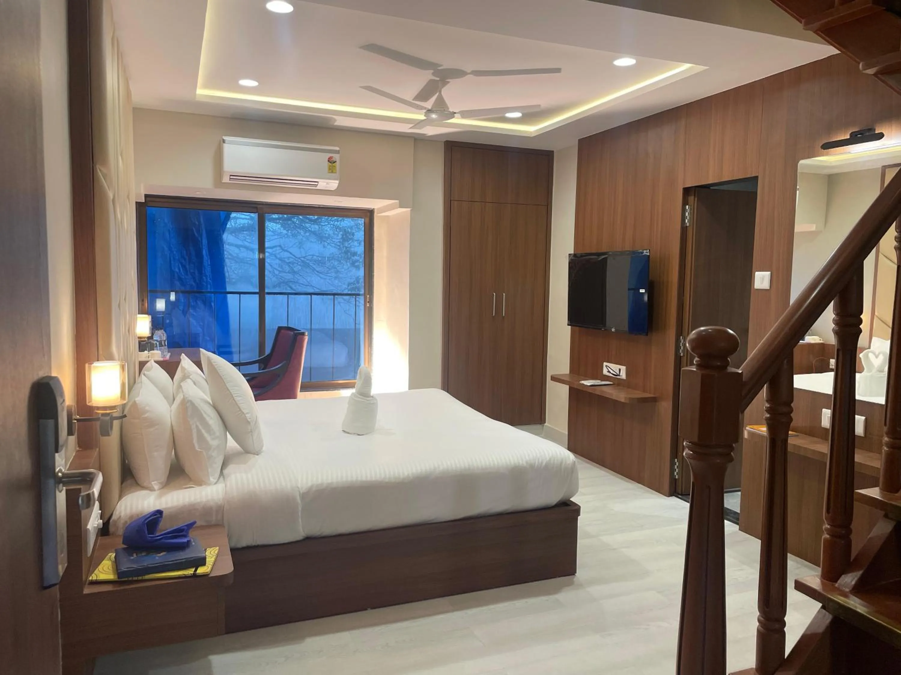 Photo of the whole room, Bed in The Byke Shanti Villa - Mahableshwar