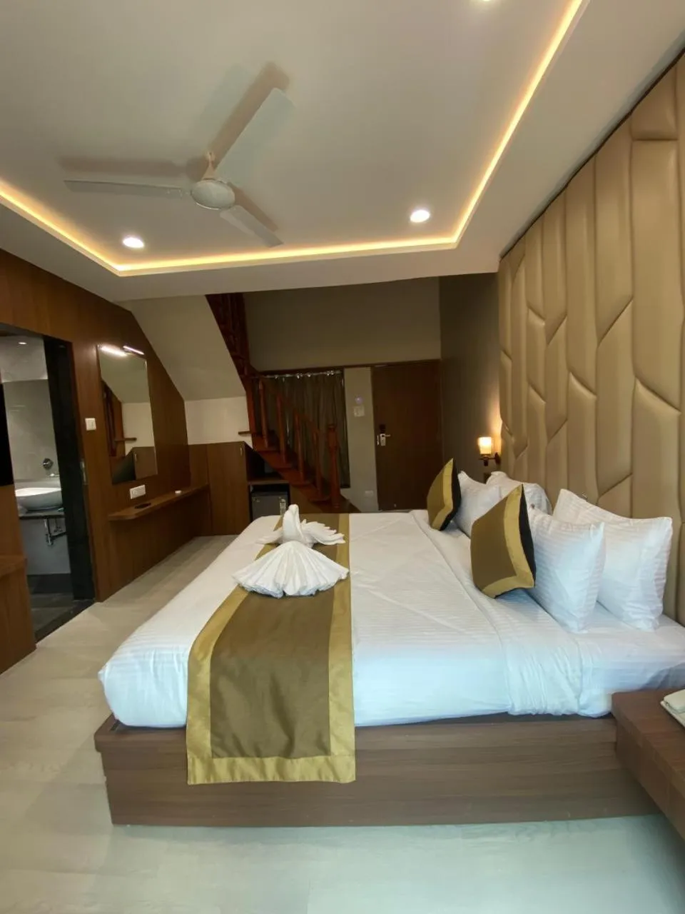 Bedroom, Bed in The Byke Shanti Villa - Mahableshwar