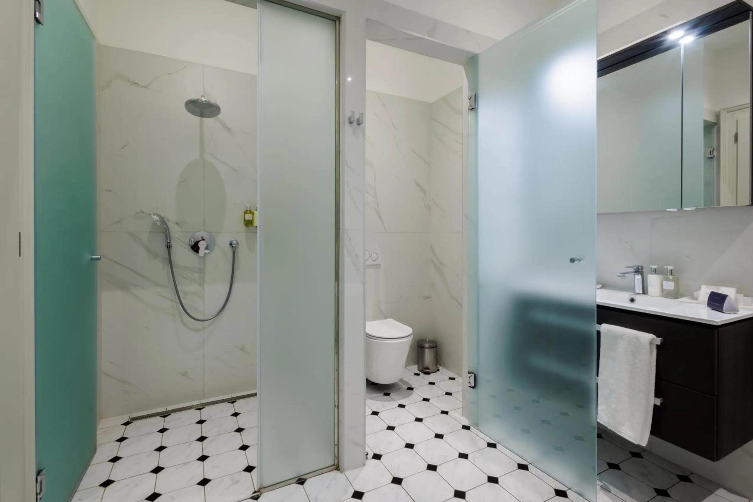 Shower in Kozmo Residences Budapest
