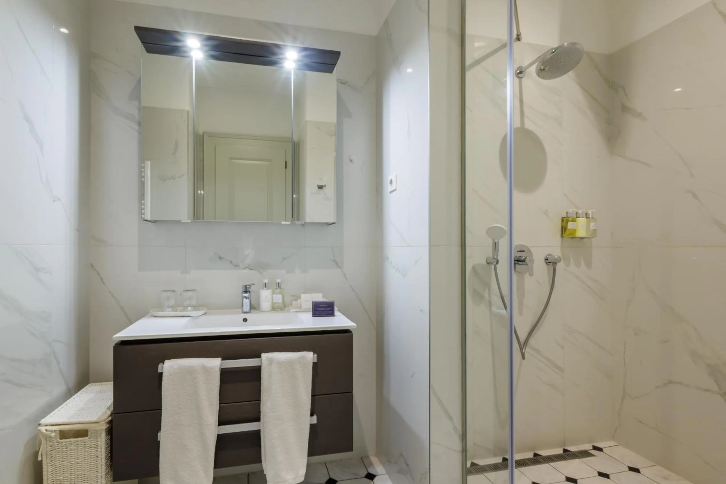 Shower in Kozmo Residences Budapest