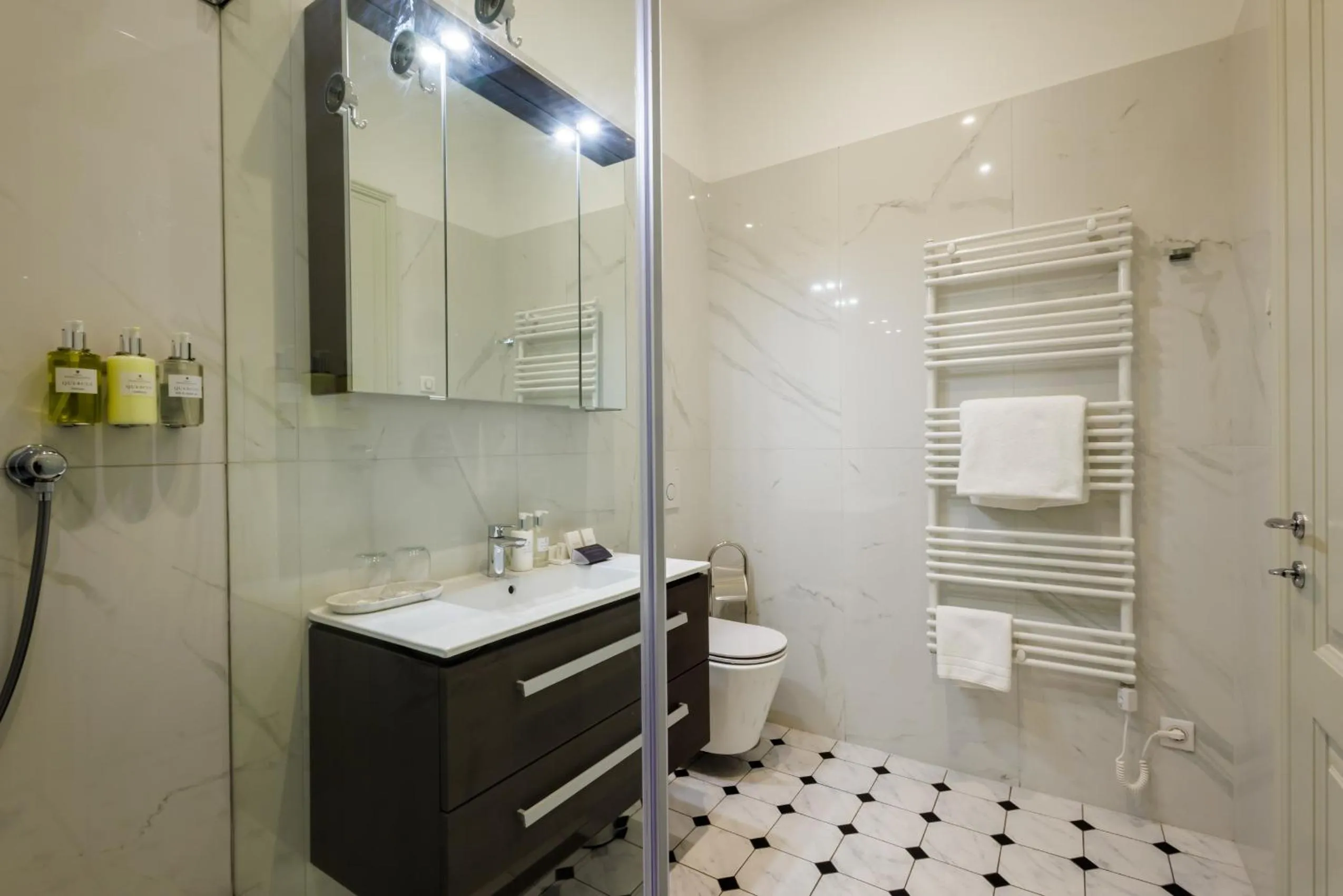 Shower in Kozmo Residences Budapest