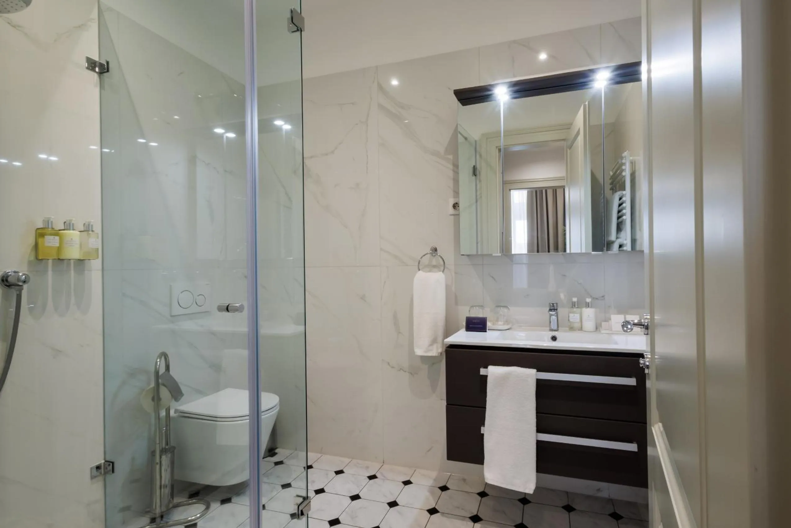 Shower in Kozmo Residences Budapest