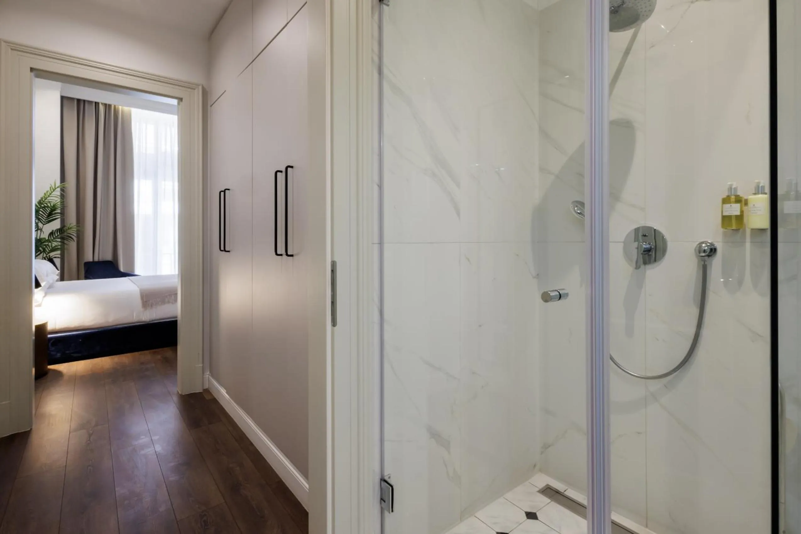Shower, Bed in Kozmo Residences Budapest