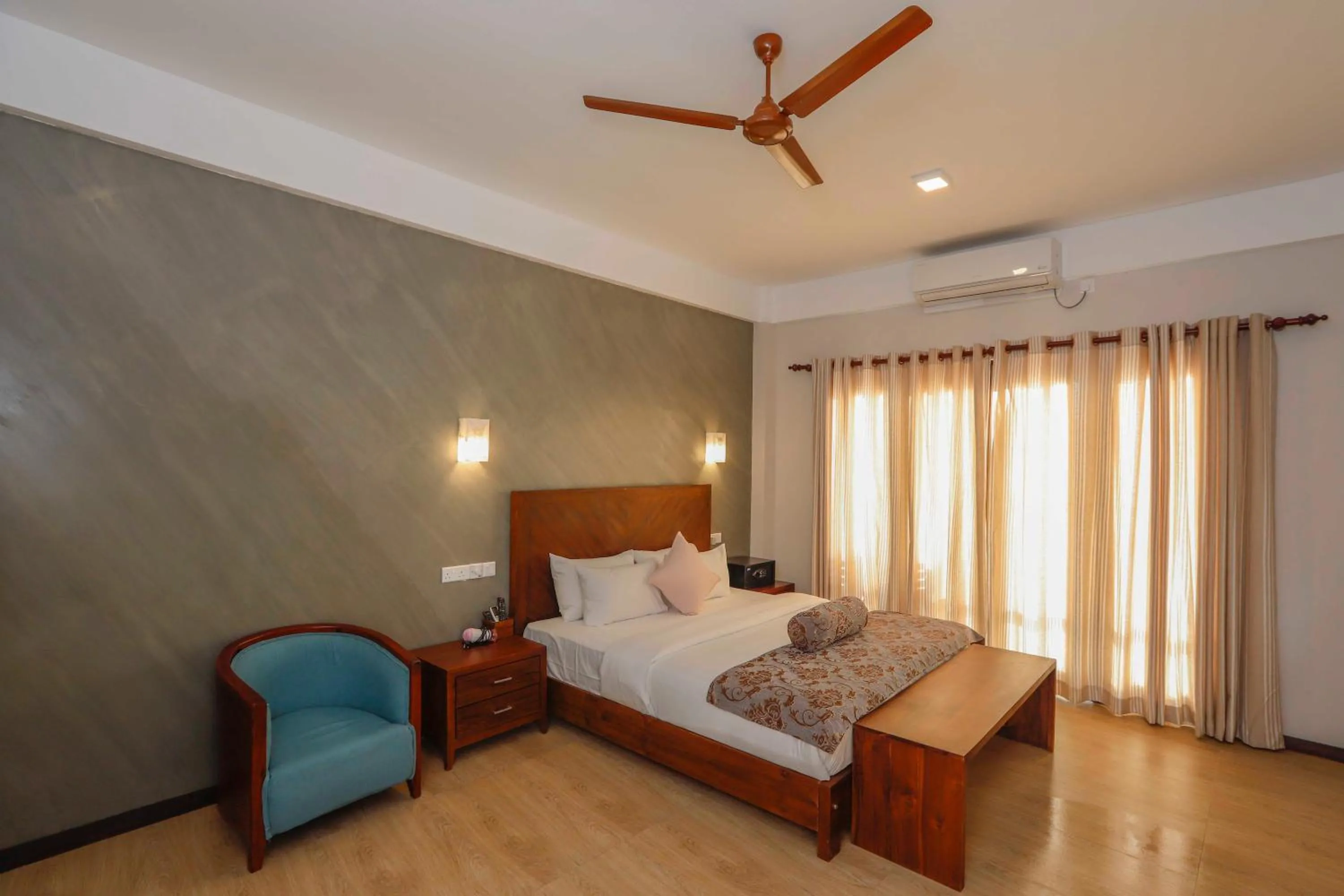 Superior Double Sea View in Sapphire Seas Beachfront Hotel
