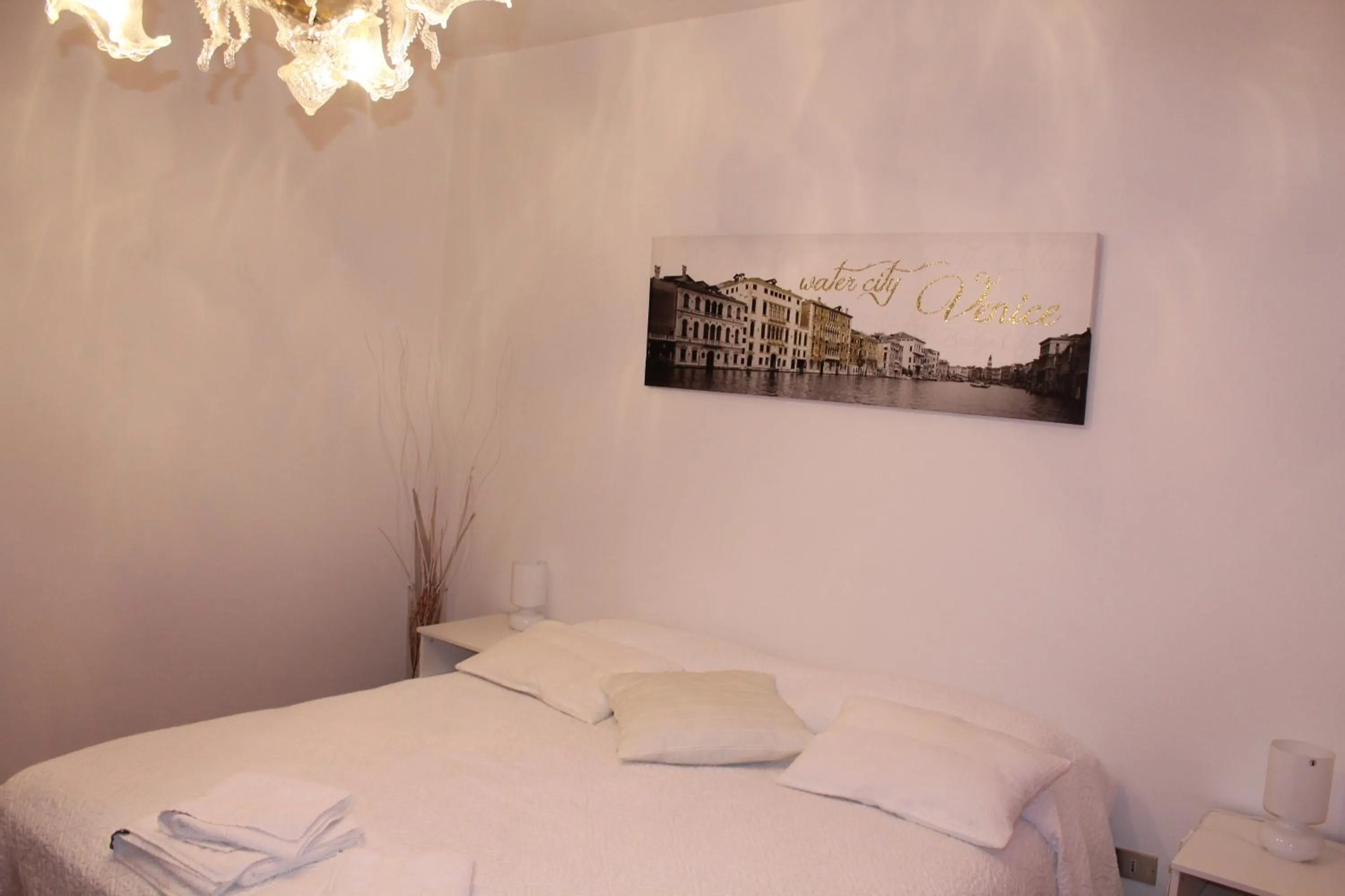 Bedroom, Bed in B&B Airport Venice Diego 2