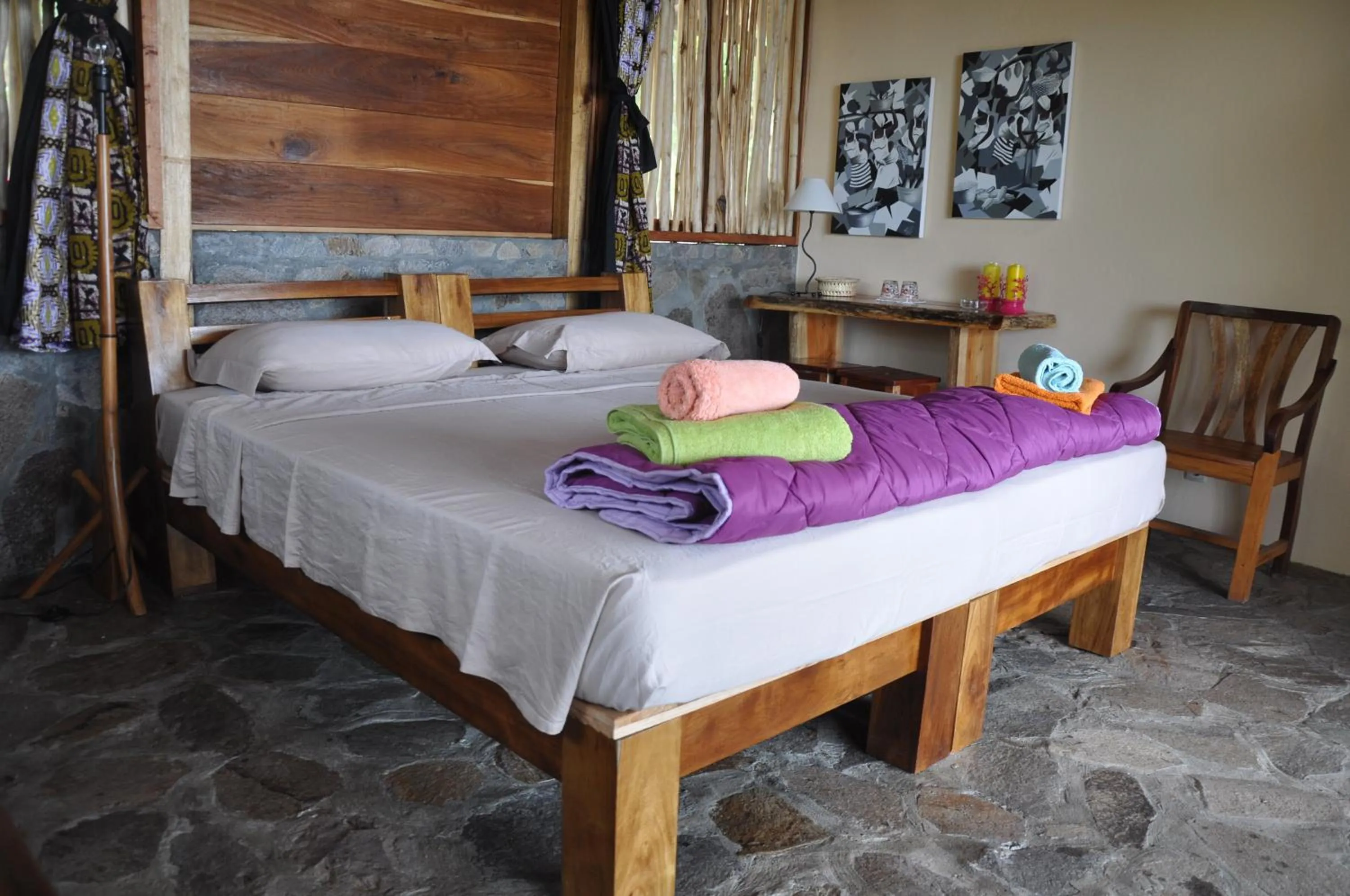 Bedroom, Bed in Mucumbli