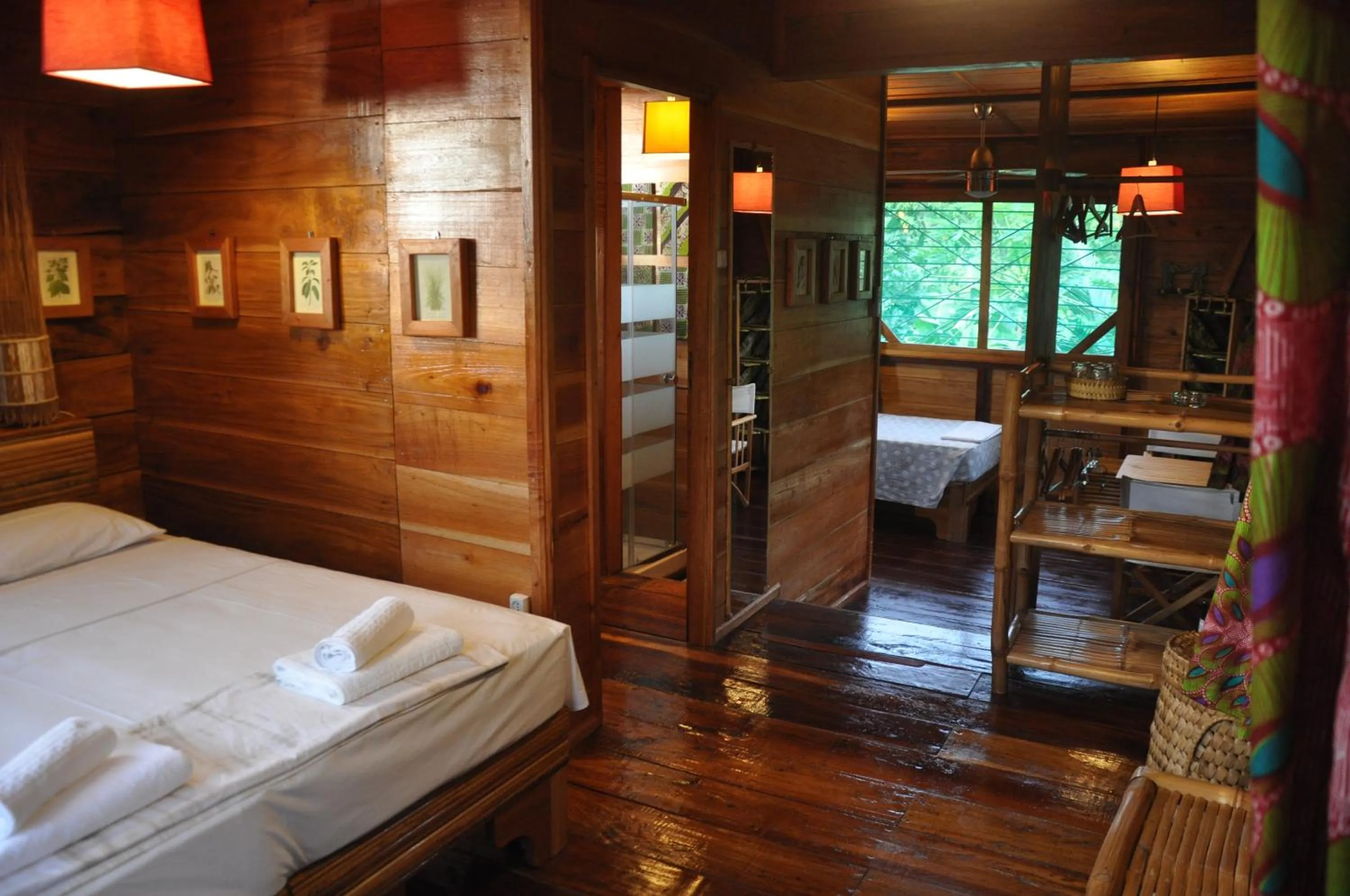 Photo of the whole room, Bed in Mucumbli