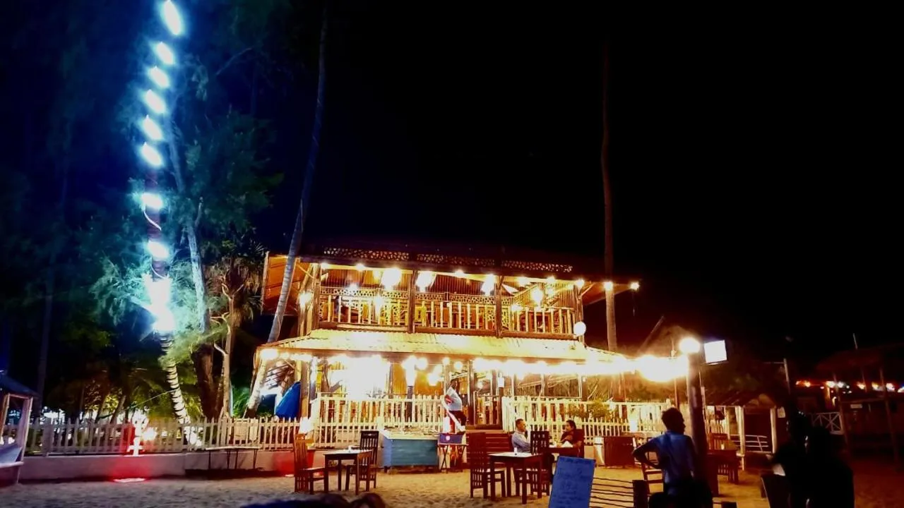 Restaurant/places to eat in Blue Sand Beach Resort