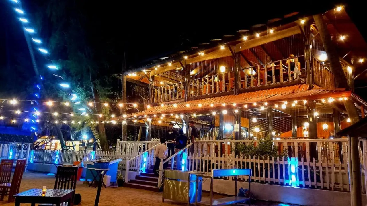 Restaurant/places to eat in Blue Sand Beach Resort