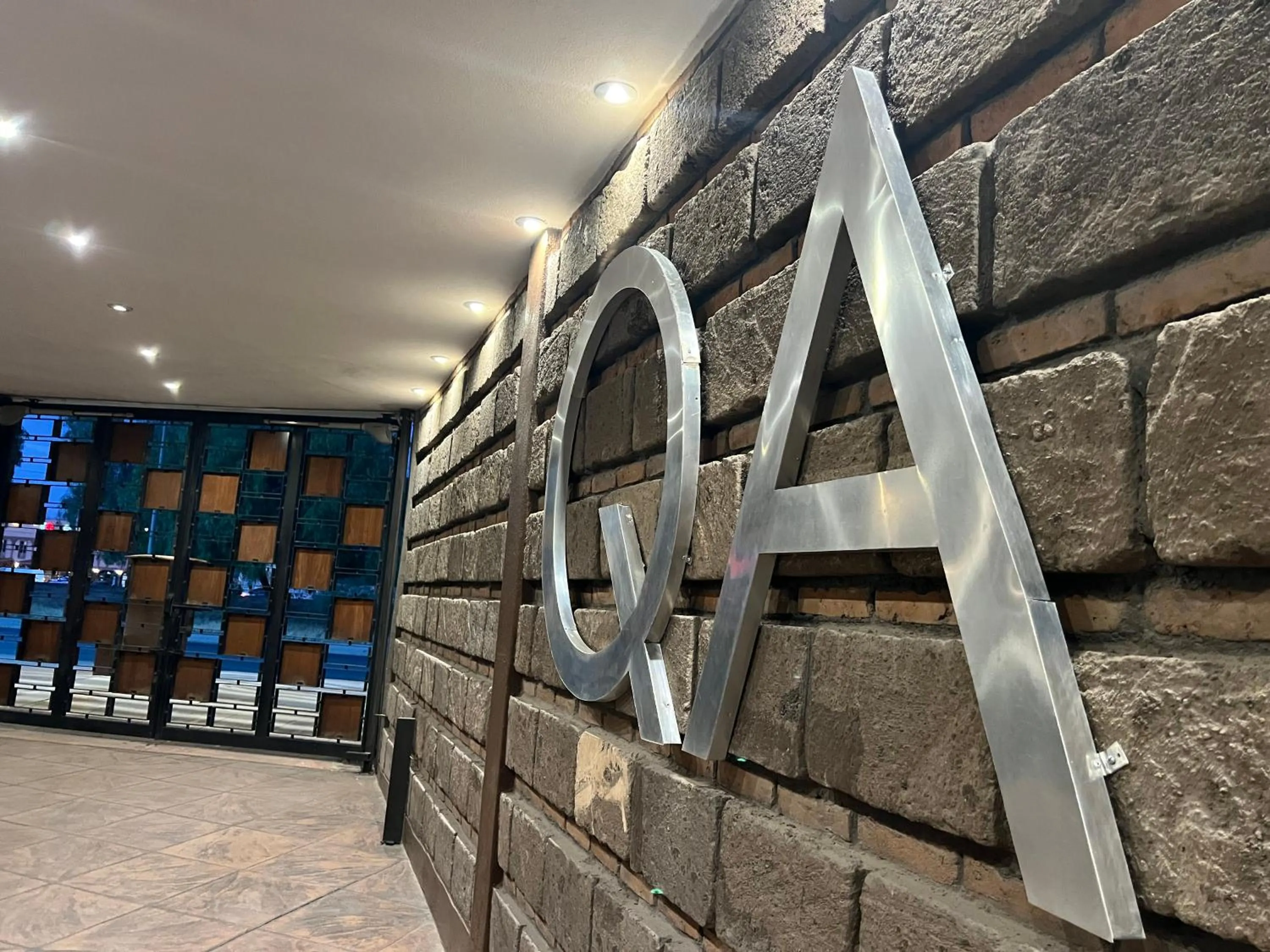 Facade/entrance in QA Hotel