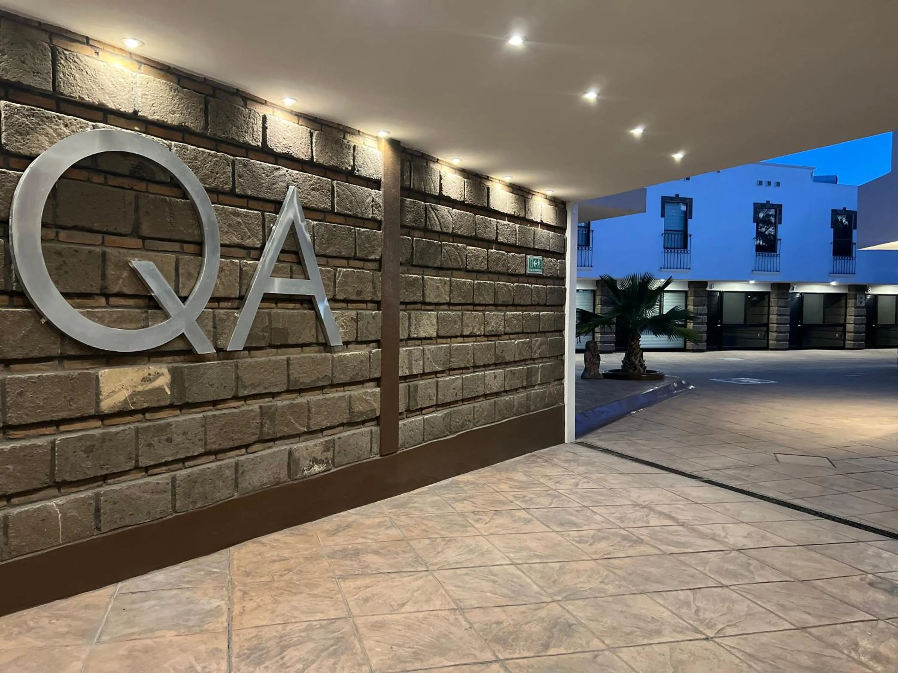 Facade/entrance in QA Hotel