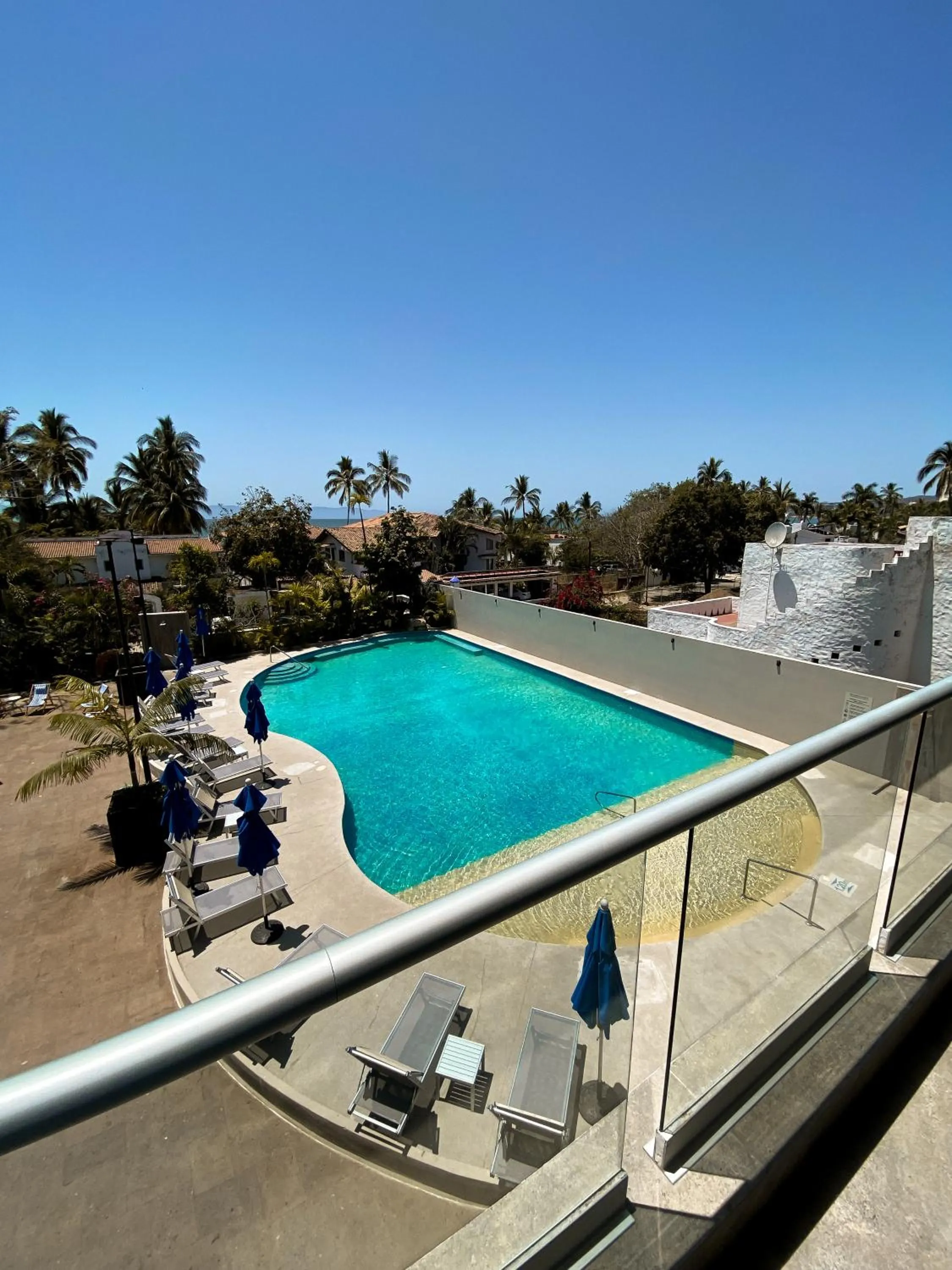 Pool view in Itare Beach House