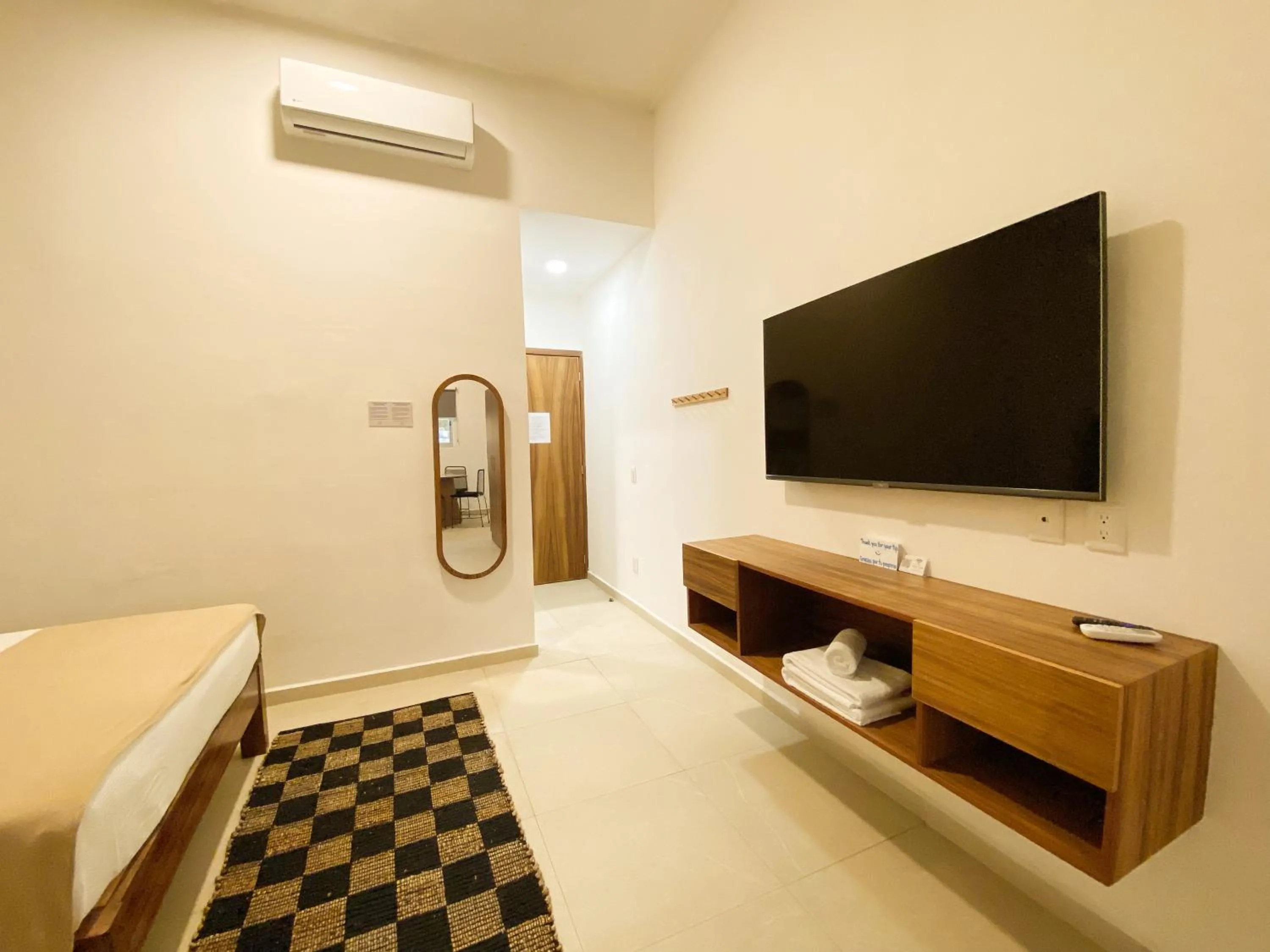 Communal lounge/ TV room, Bed in Itare Beach House