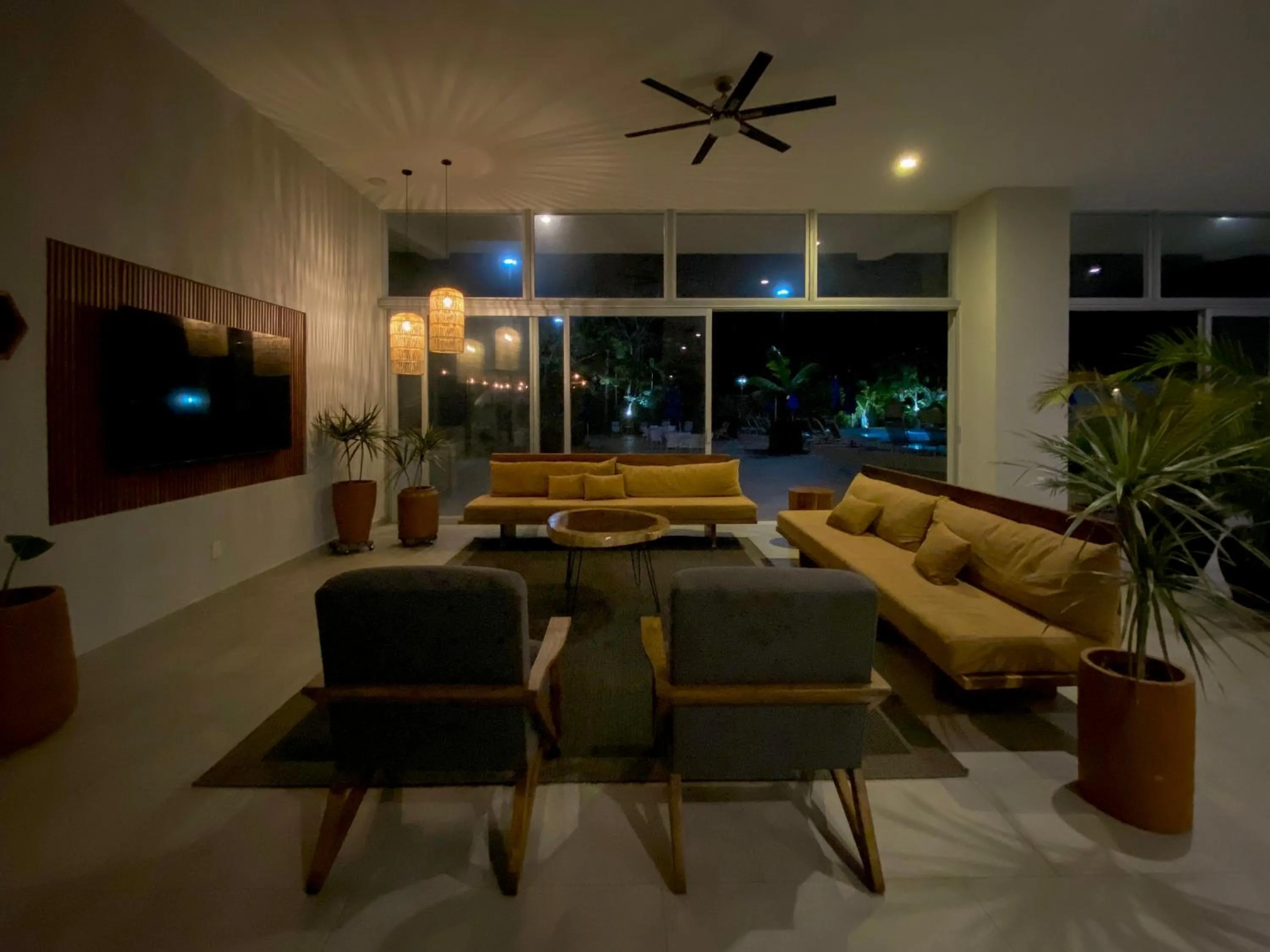 Communal lounge/ TV room in Itare Beach House