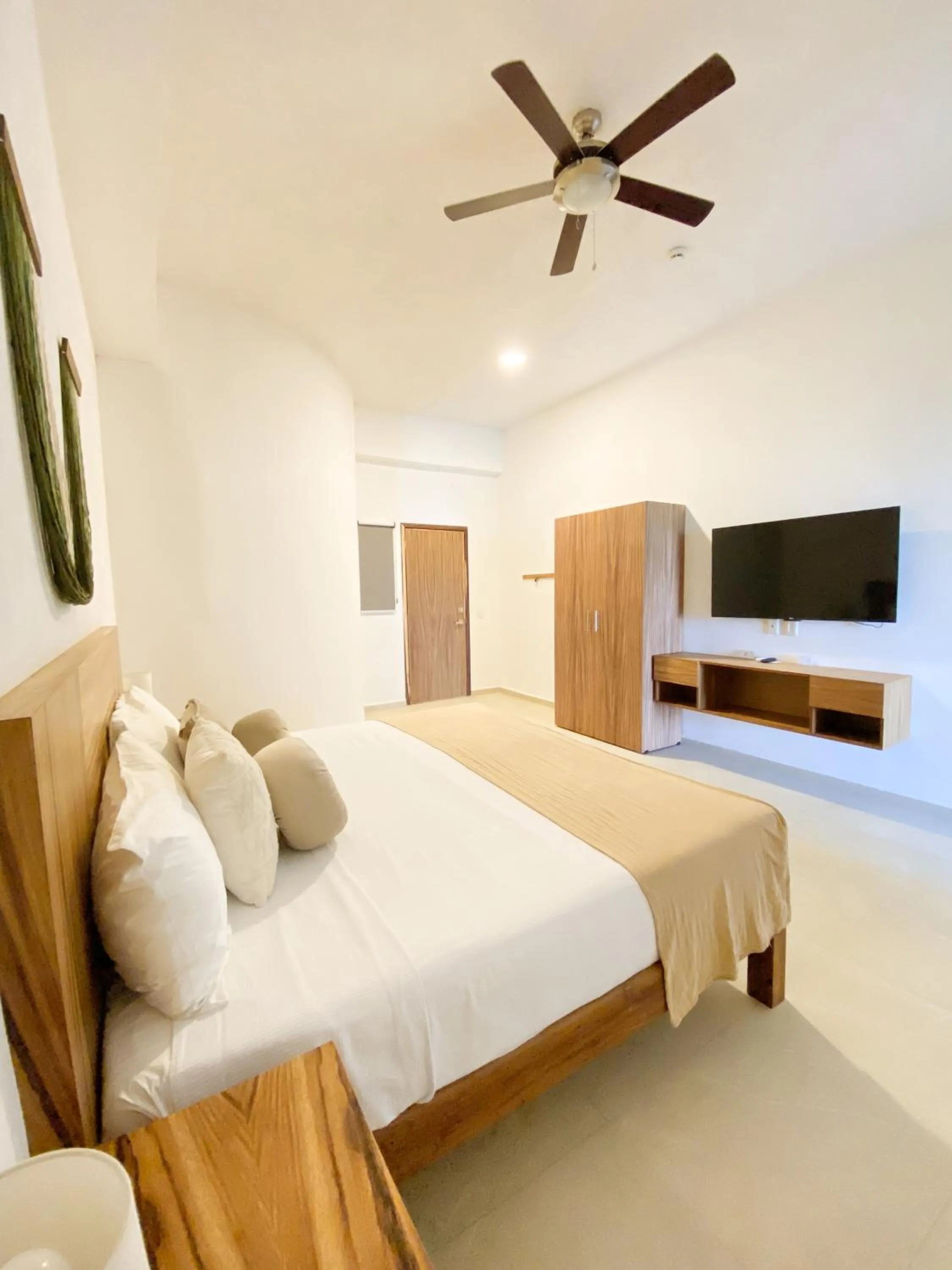 Bedroom, Bed in Itare Beach House