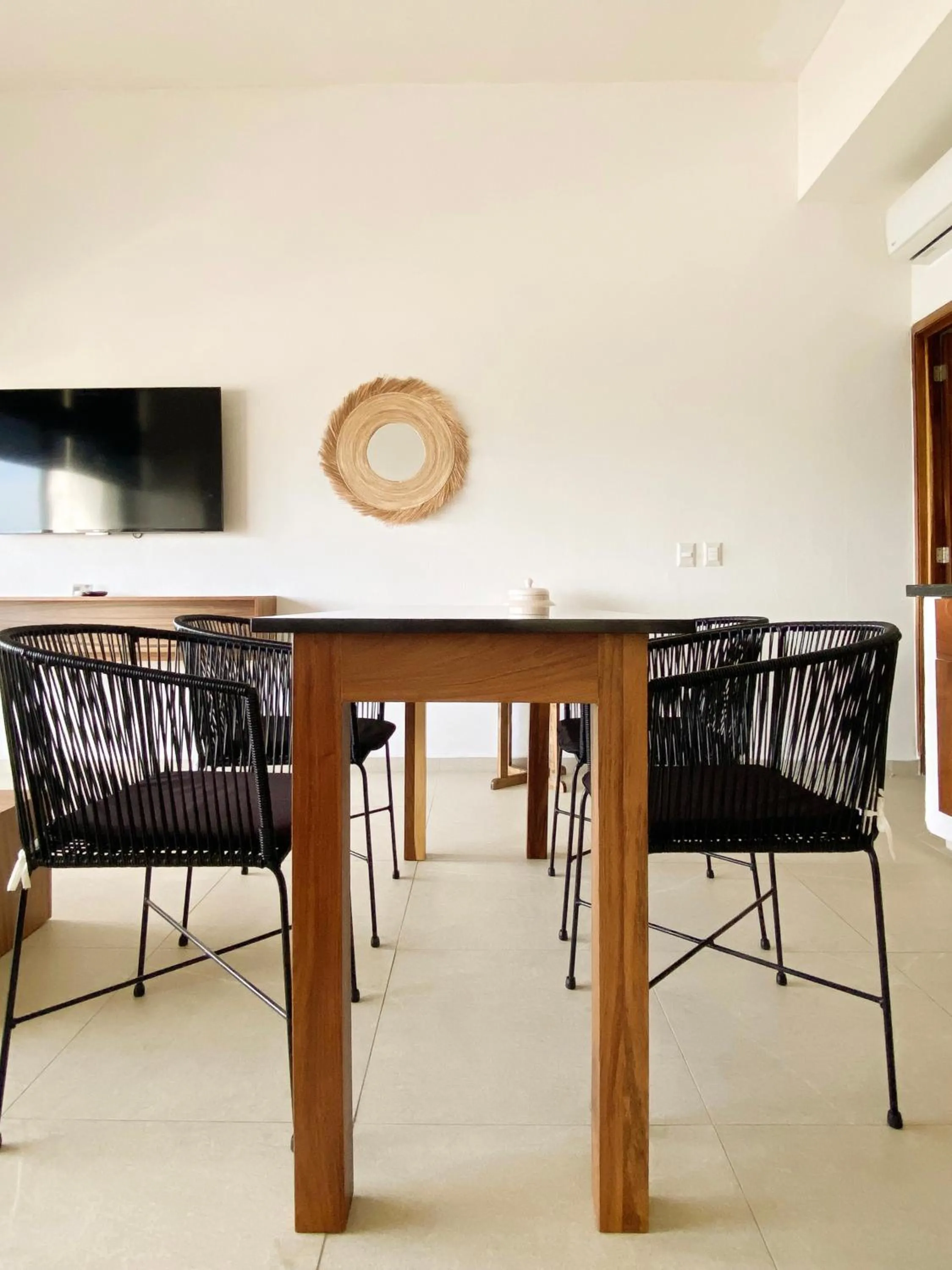 Dining area in Itare Beach House