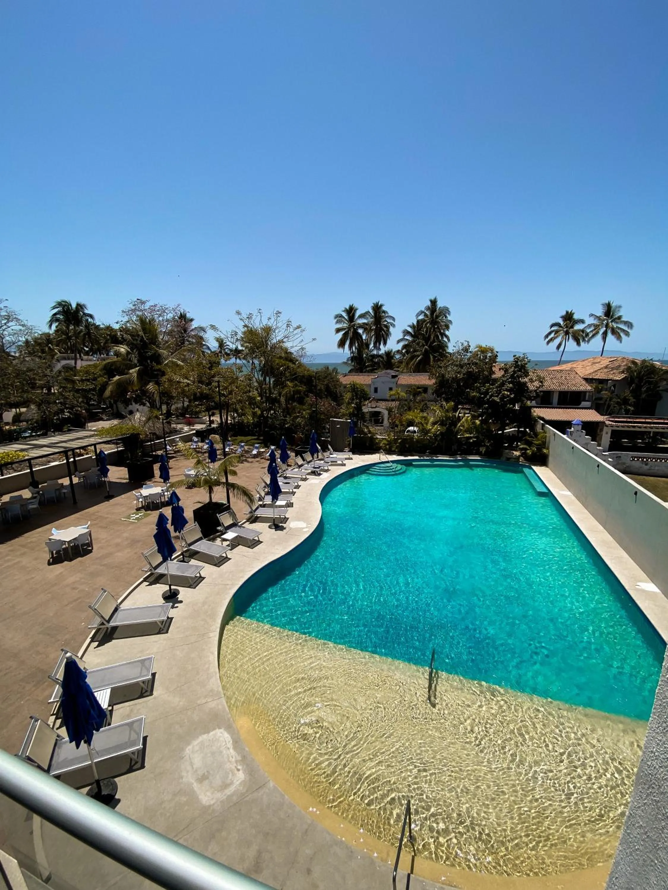 Pool view in Itare Beach House