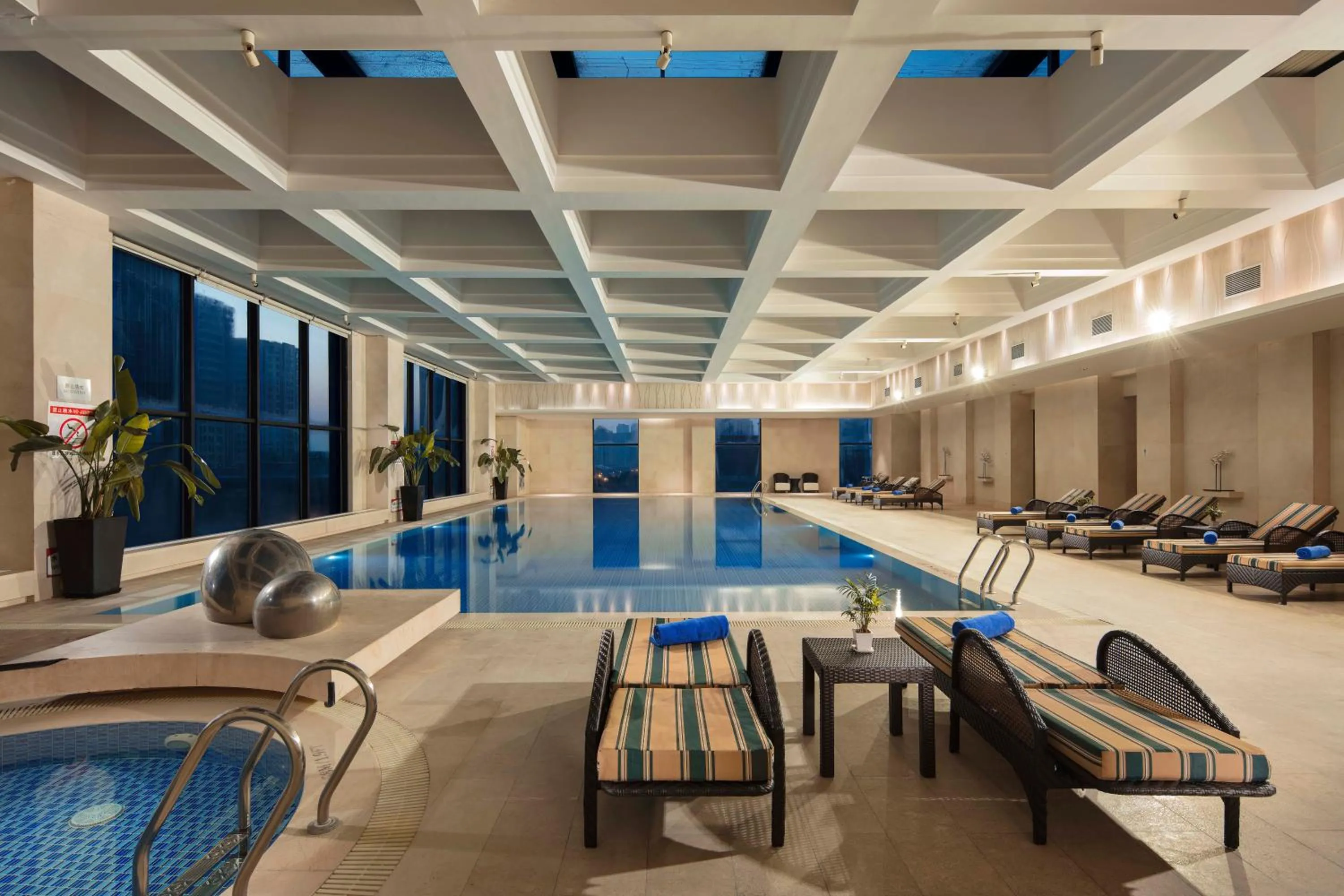 Swimming pool in Wyndham Shanghai Nanxiang