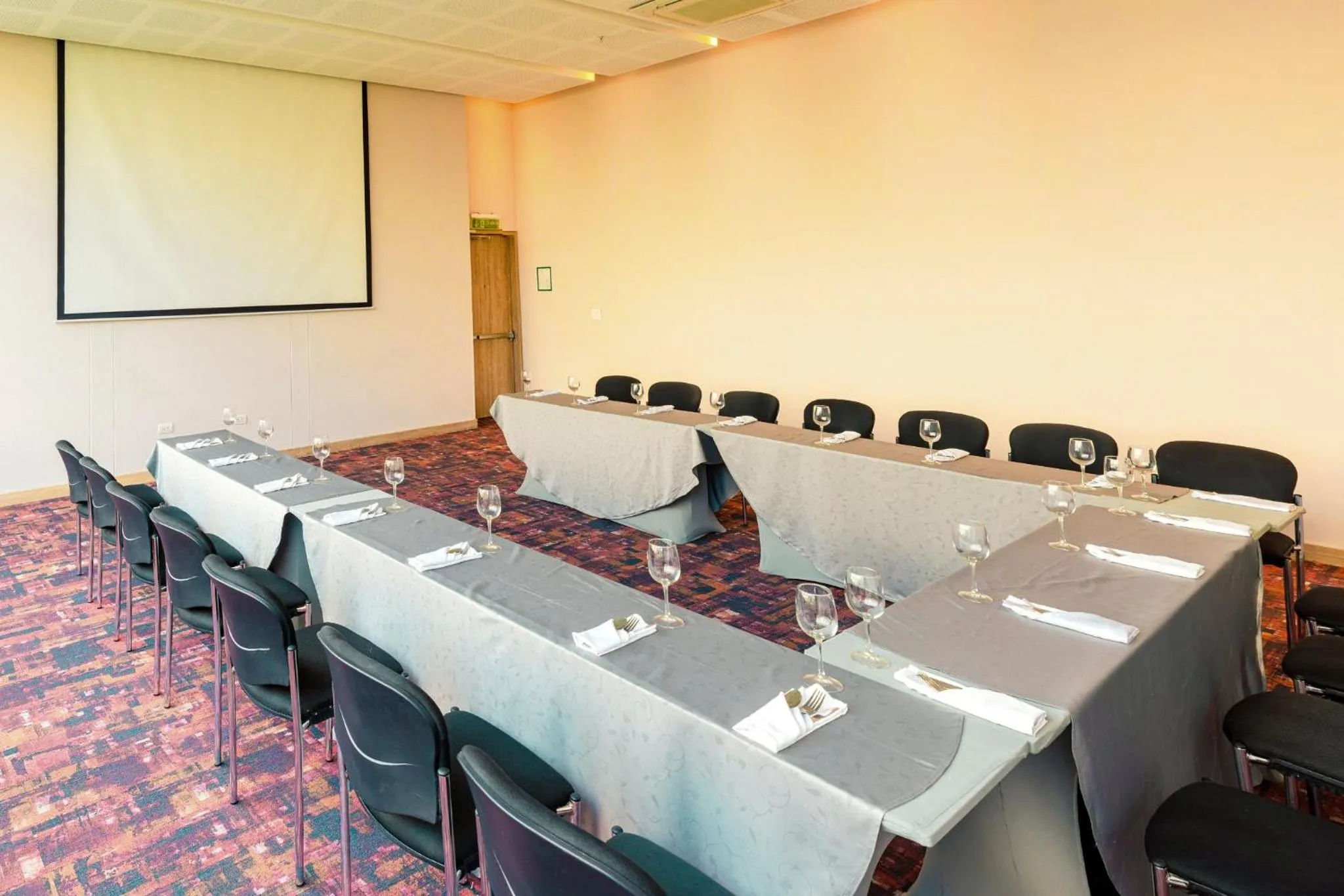 Meeting/conference room in Holiday Inn Cúcuta by IHG