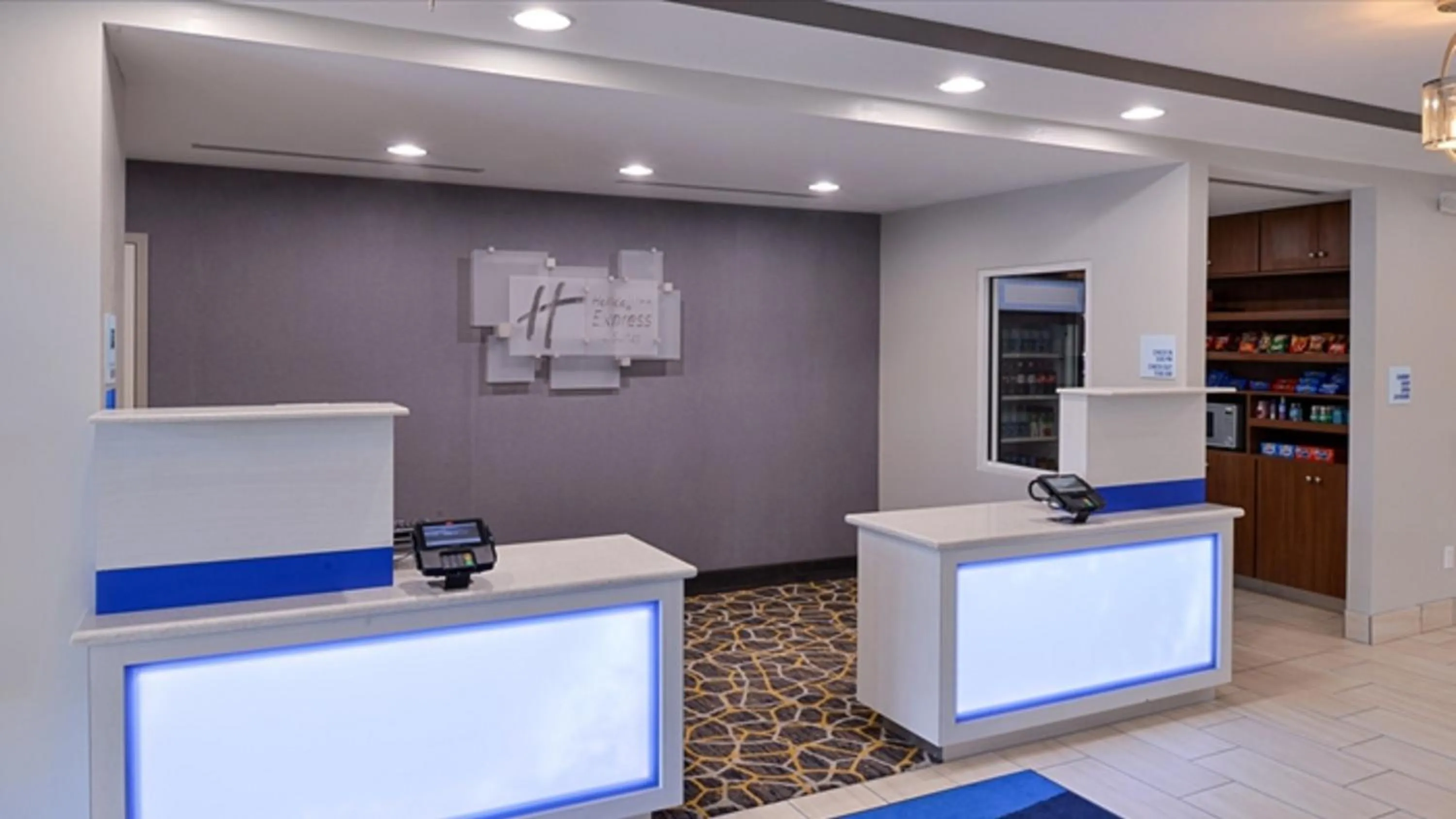Lobby or reception in Holiday Inn Express & Suites Lexington Midtown - I-75 by IHG