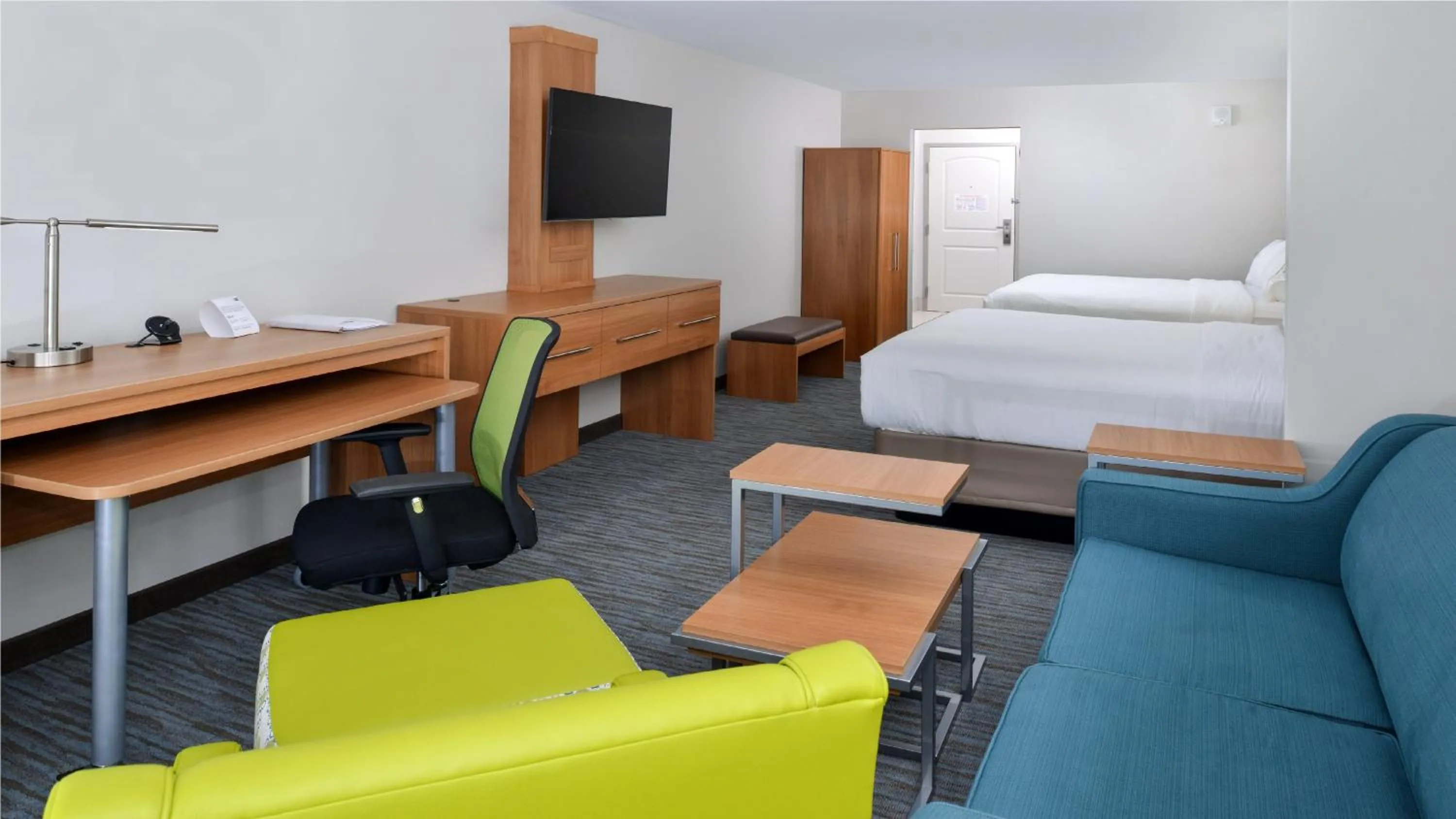 Photo of the whole room, Bed in Holiday Inn Express & Suites Lexington Midtown - I-75 by IHG