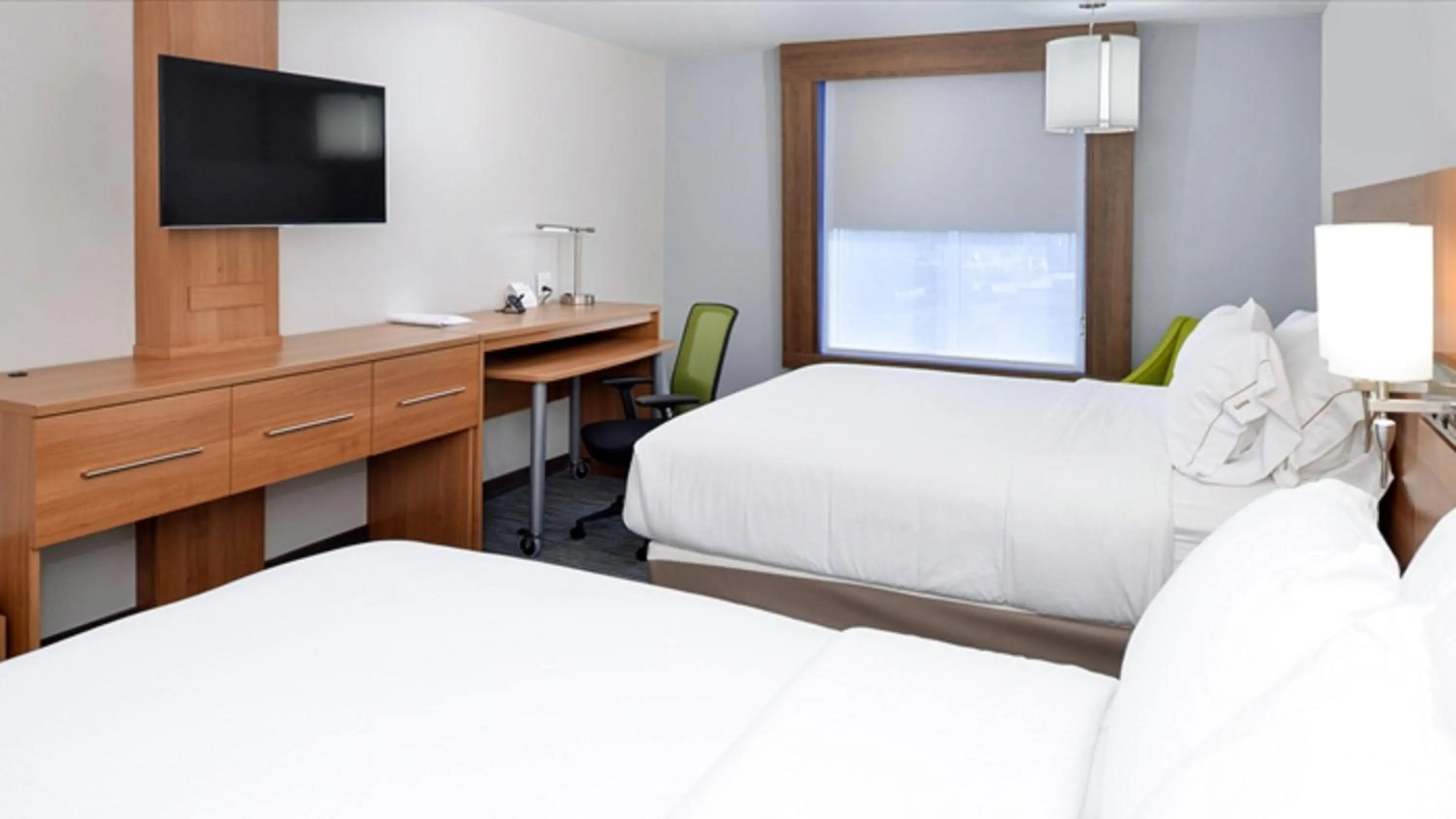Photo of the whole room, Bed in Holiday Inn Express & Suites Lexington Midtown - I-75 by IHG