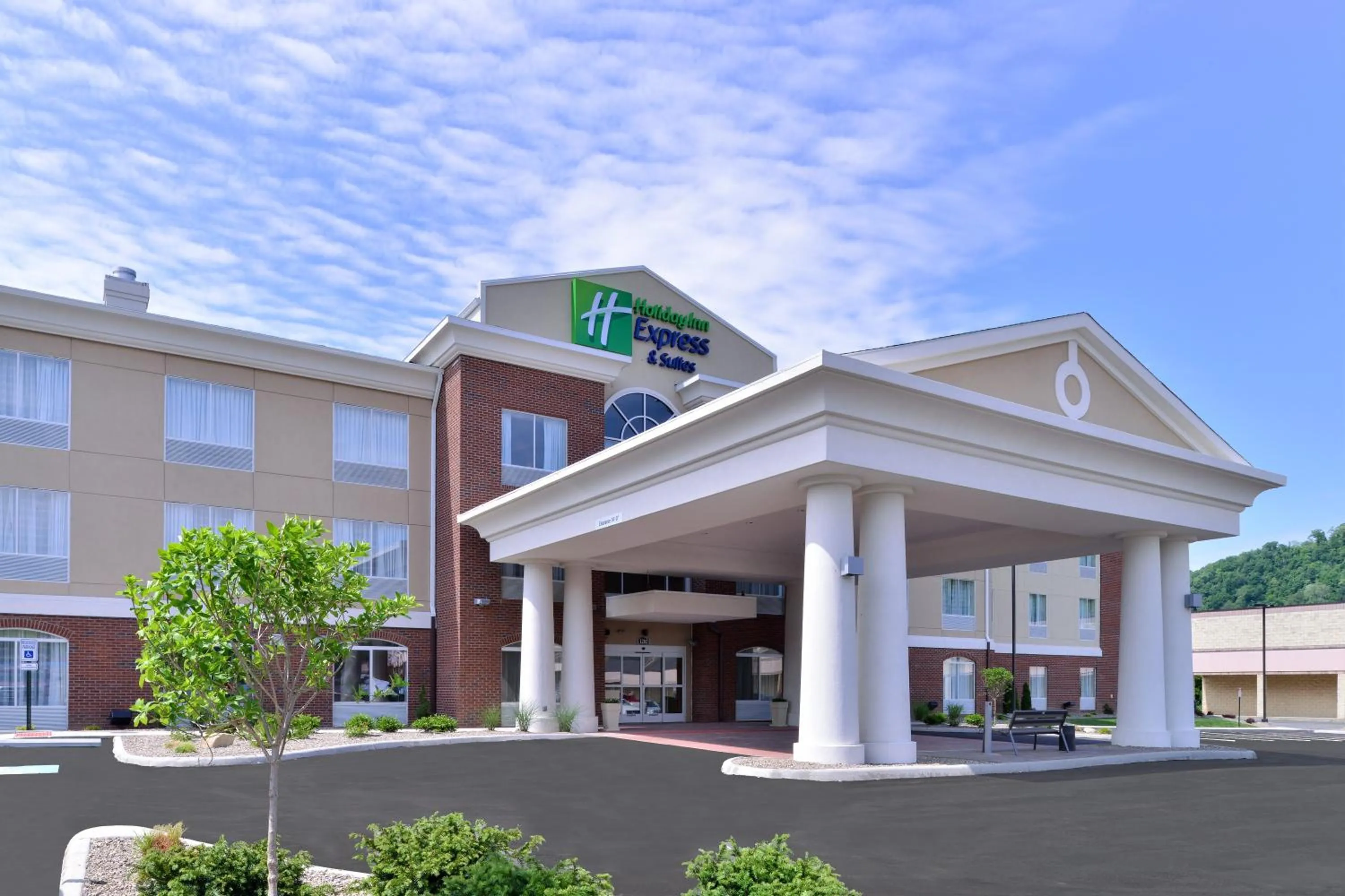 Property building in Holiday Inn Express & Suites New Martinsville by IHG