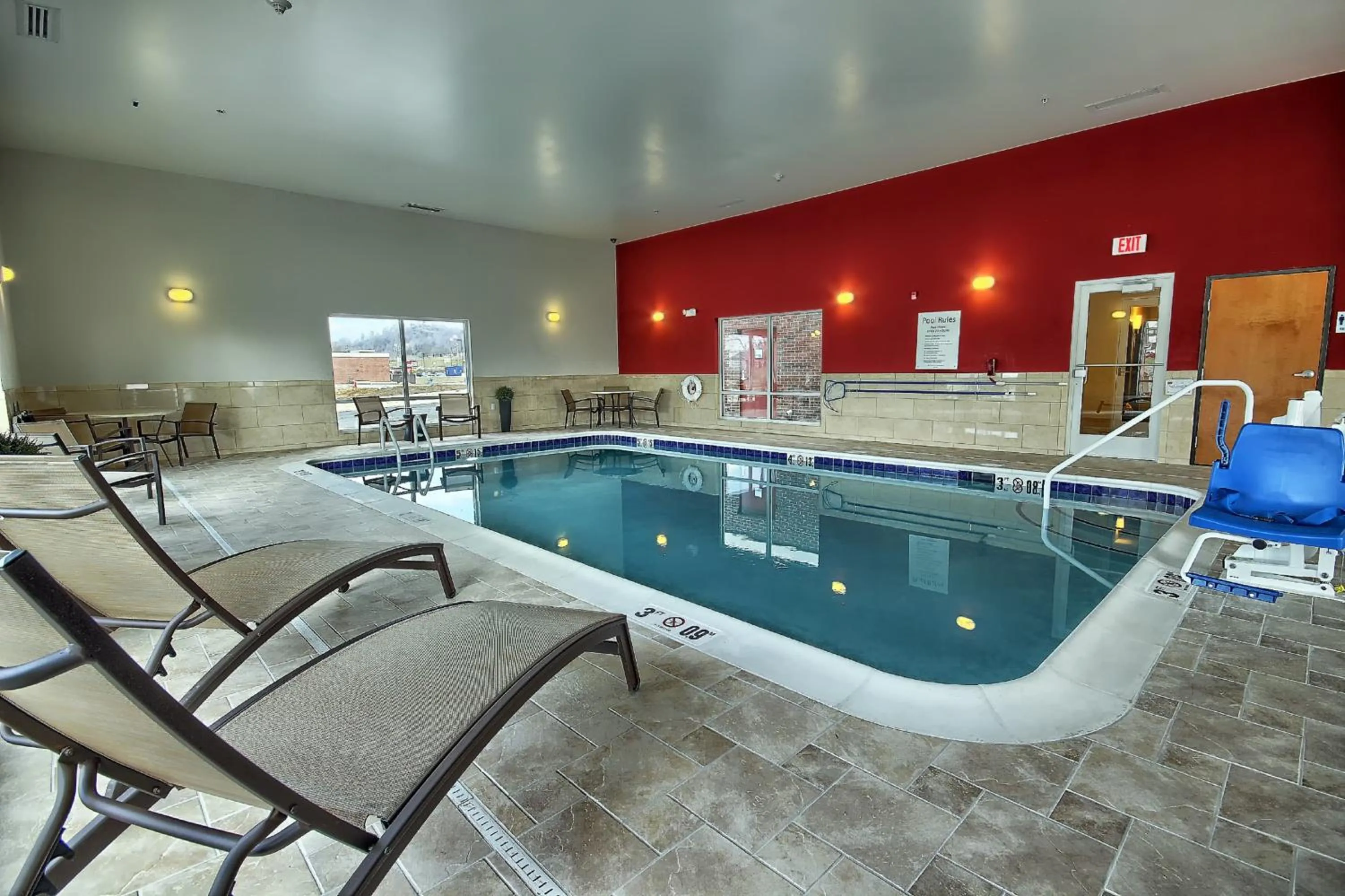 Swimming pool in Holiday Inn Express & Suites New Martinsville by IHG