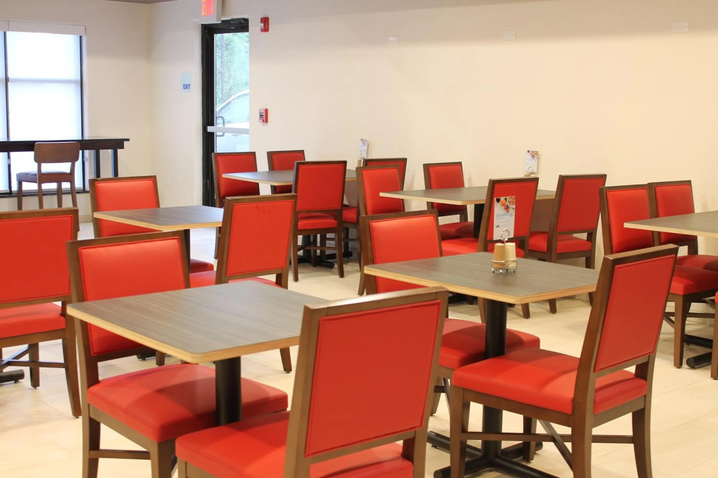 Breakfast in Holiday Inn Express Hotel & Suites Glasgow by IHG