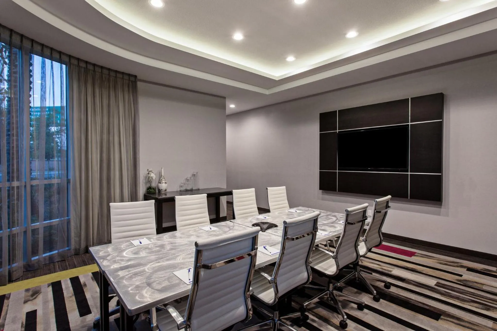 Meeting/conference room in Holiday Inn Express & Suites Anaheim Resort Area by IHG