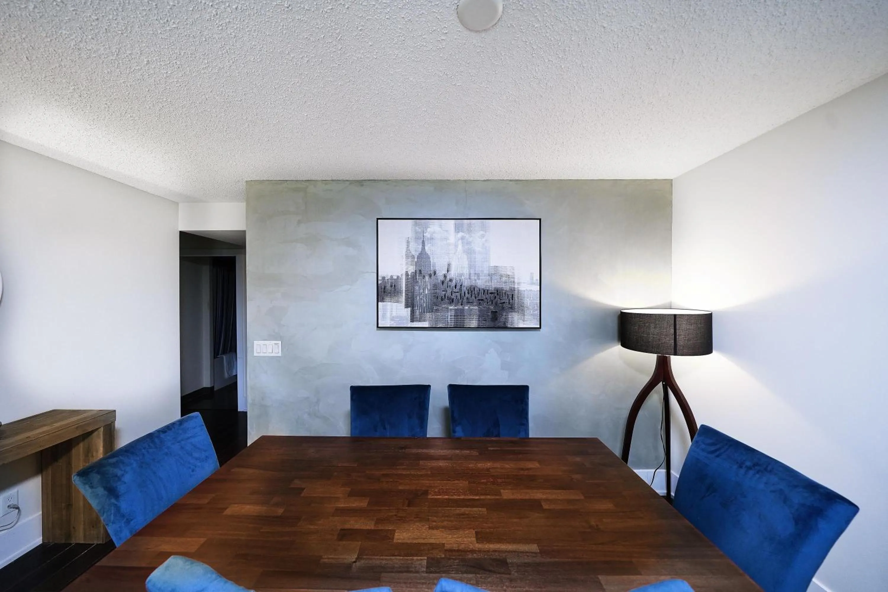 Dining area in Rivetstays - The Atmos I