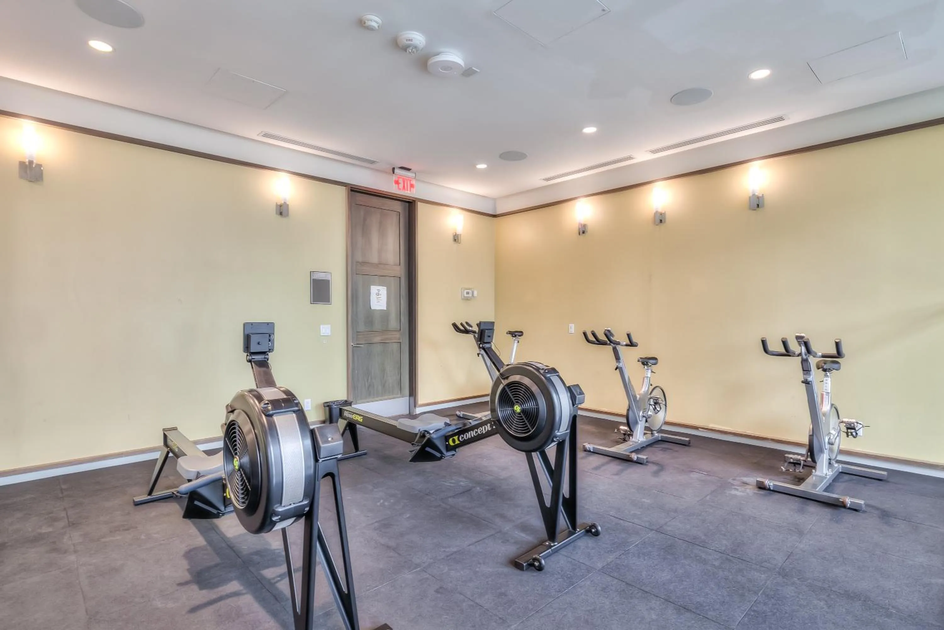 Fitness centre/facilities in Rivetstays - The Atmos I