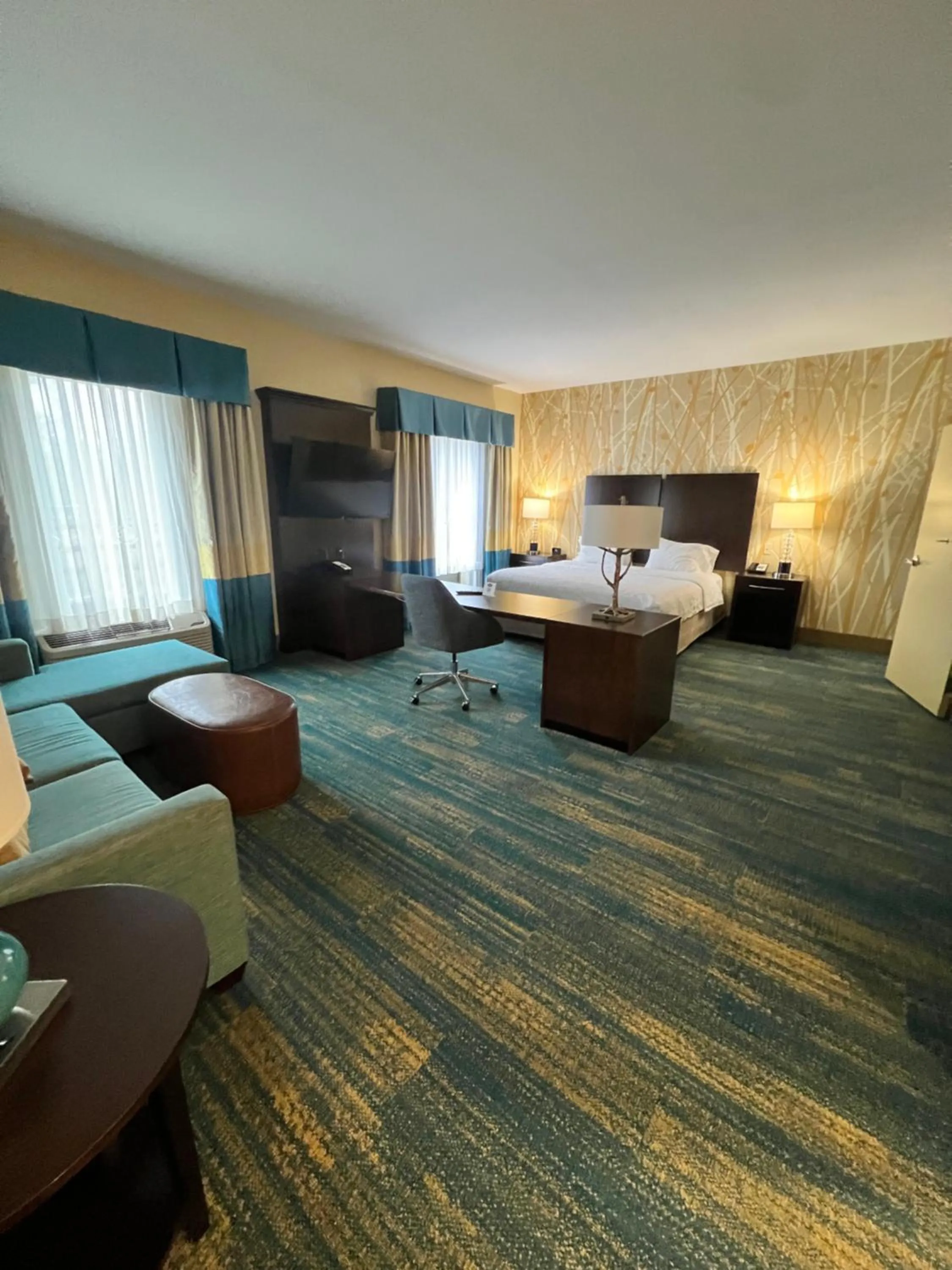 Bed in Hampton Inn & Suites Stroudsburg Bartonsville Poconos