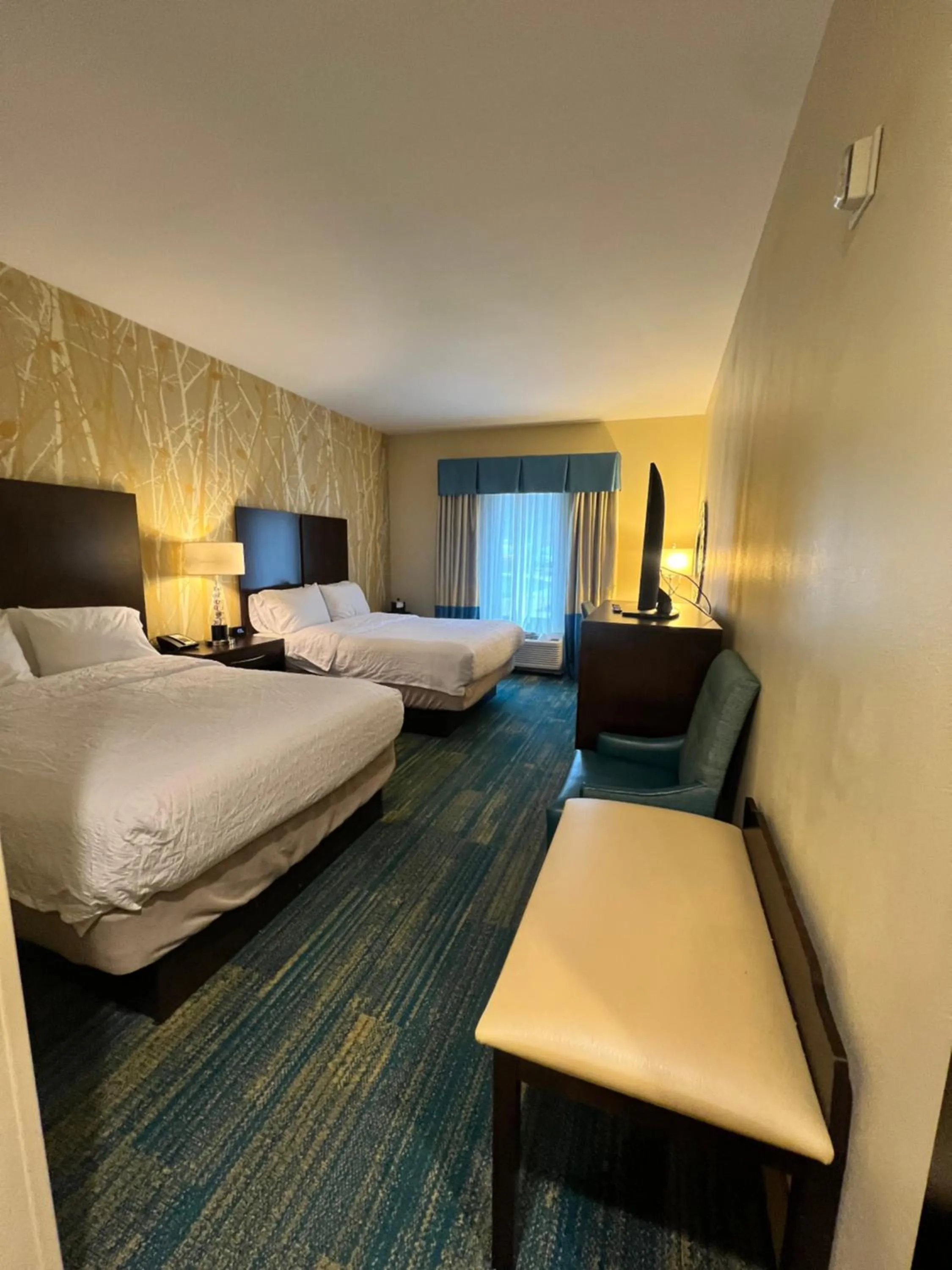 Bed in Hampton Inn & Suites Stroudsburg Bartonsville Poconos