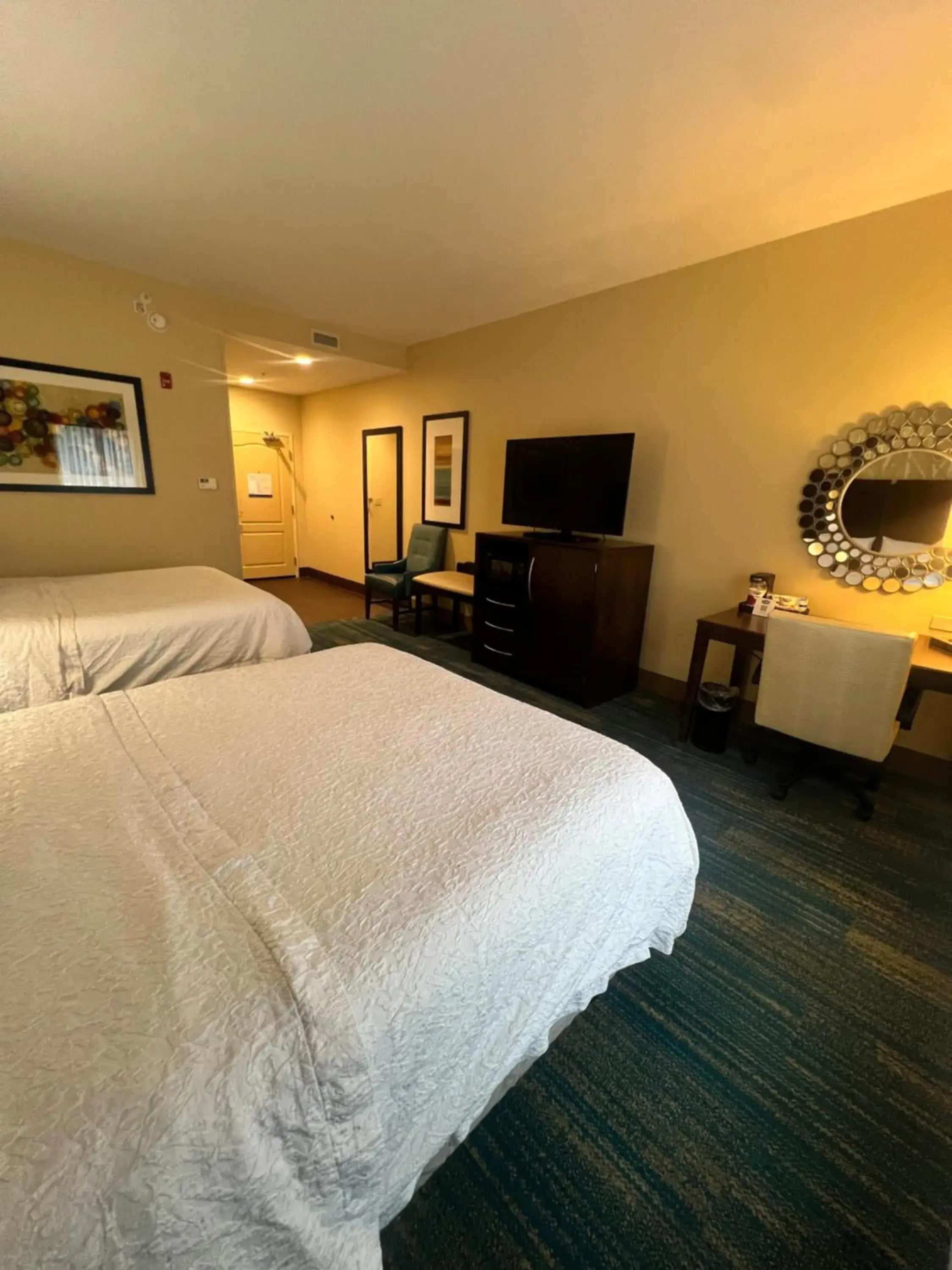 Queen Room with Two Queen Beds - Hearing Access/Non-Smoking in Hampton Inn & Suites Stroudsburg Bartonsville Poconos Queen Room with Two Queen Beds - Hearing Access/Non-Smoking in Hampton Inn & Suites Stroudsburg Bartonsville Poconos