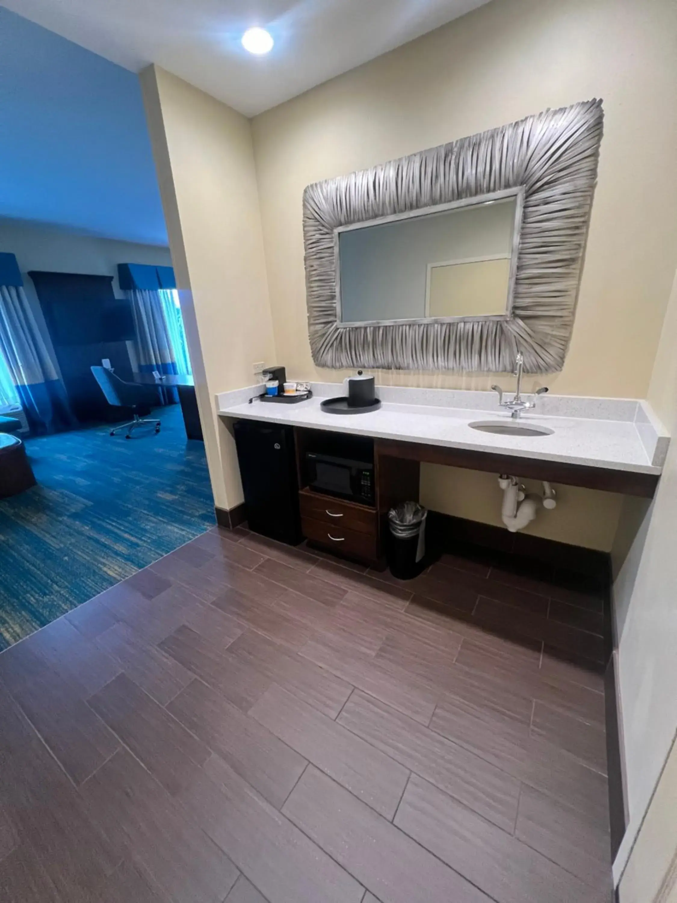 King Studio Suite - Non Smoking in Hampton Inn & Suites Stroudsburg Bartonsville Poconos King Studio Suite - Non Smoking in Hampton Inn & Suites Stroudsburg Bartonsville Poconos