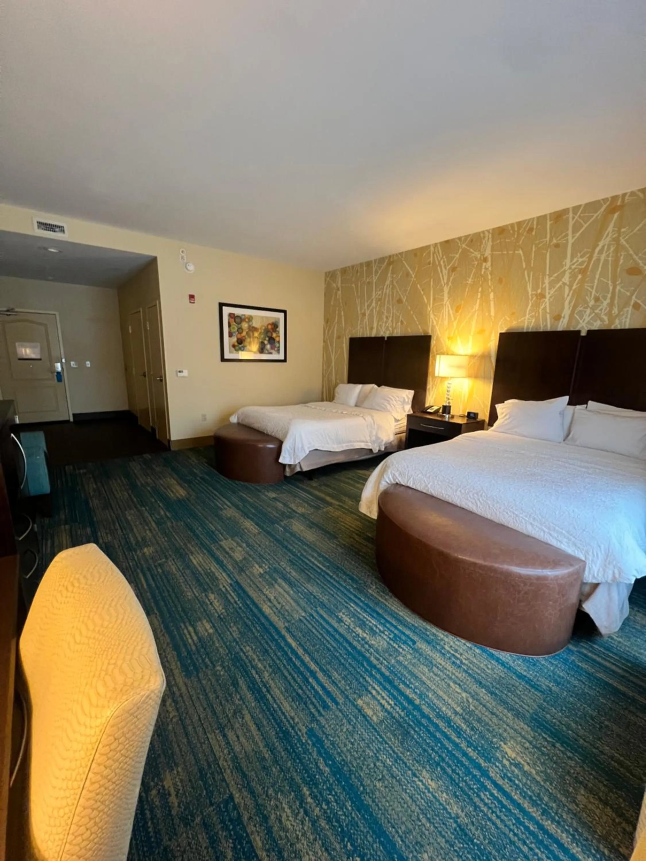 Bed in Hampton Inn & Suites Stroudsburg Bartonsville Poconos