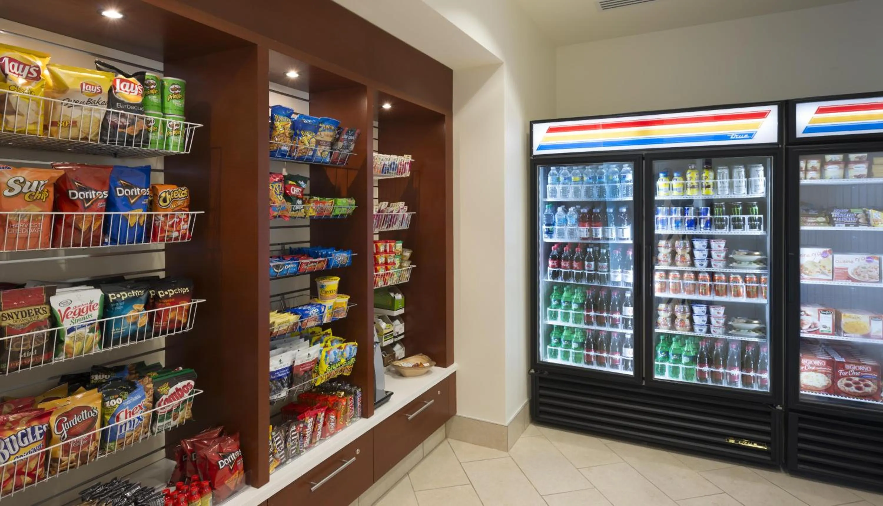 Restaurant/places to eat in Hilton Garden Inn Alexandria Old Town National Harbor