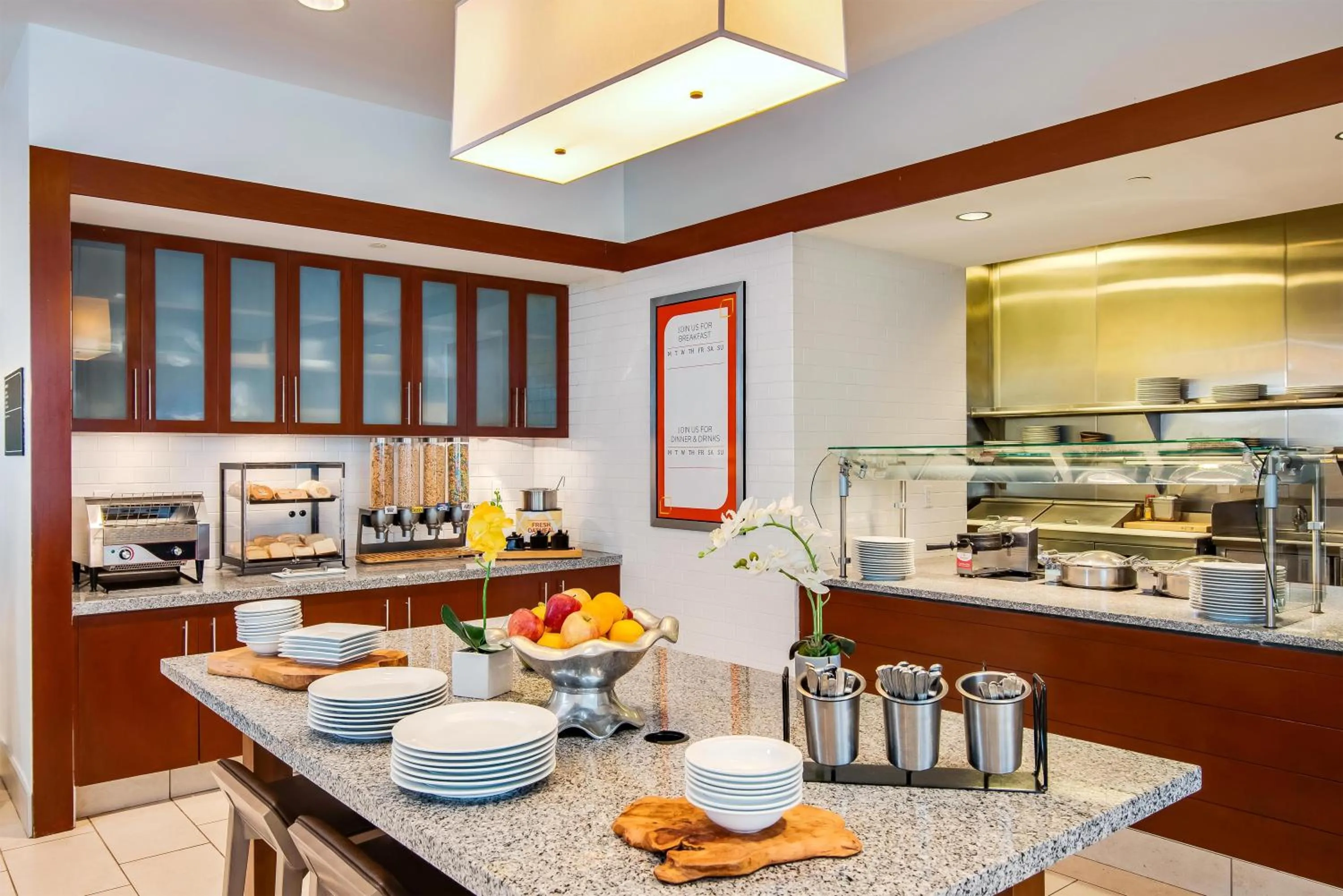 Breakfast in Hilton Garden Inn Alexandria Old Town National Harbor