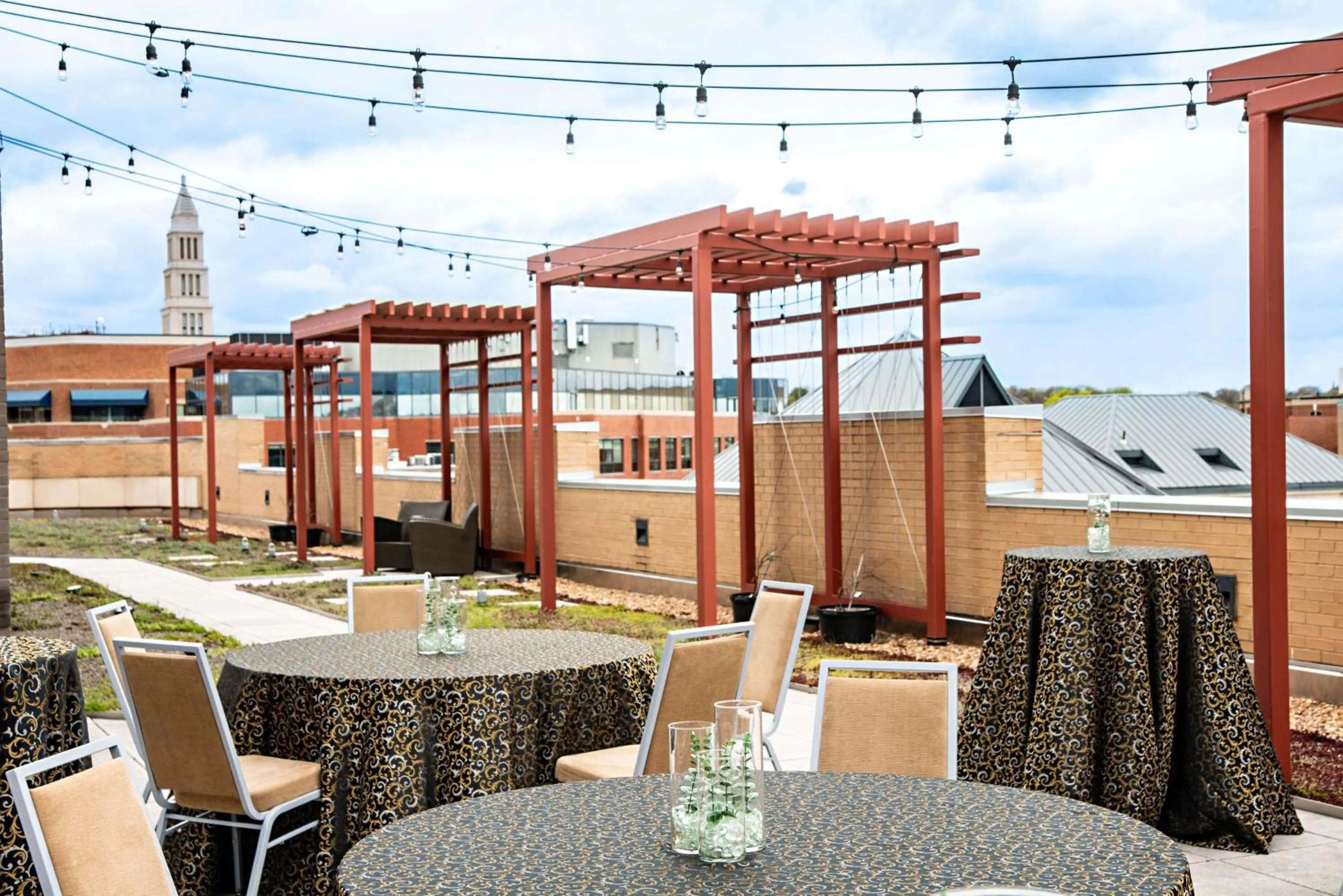 Patio in Hilton Garden Inn Alexandria Old Town National Harbor