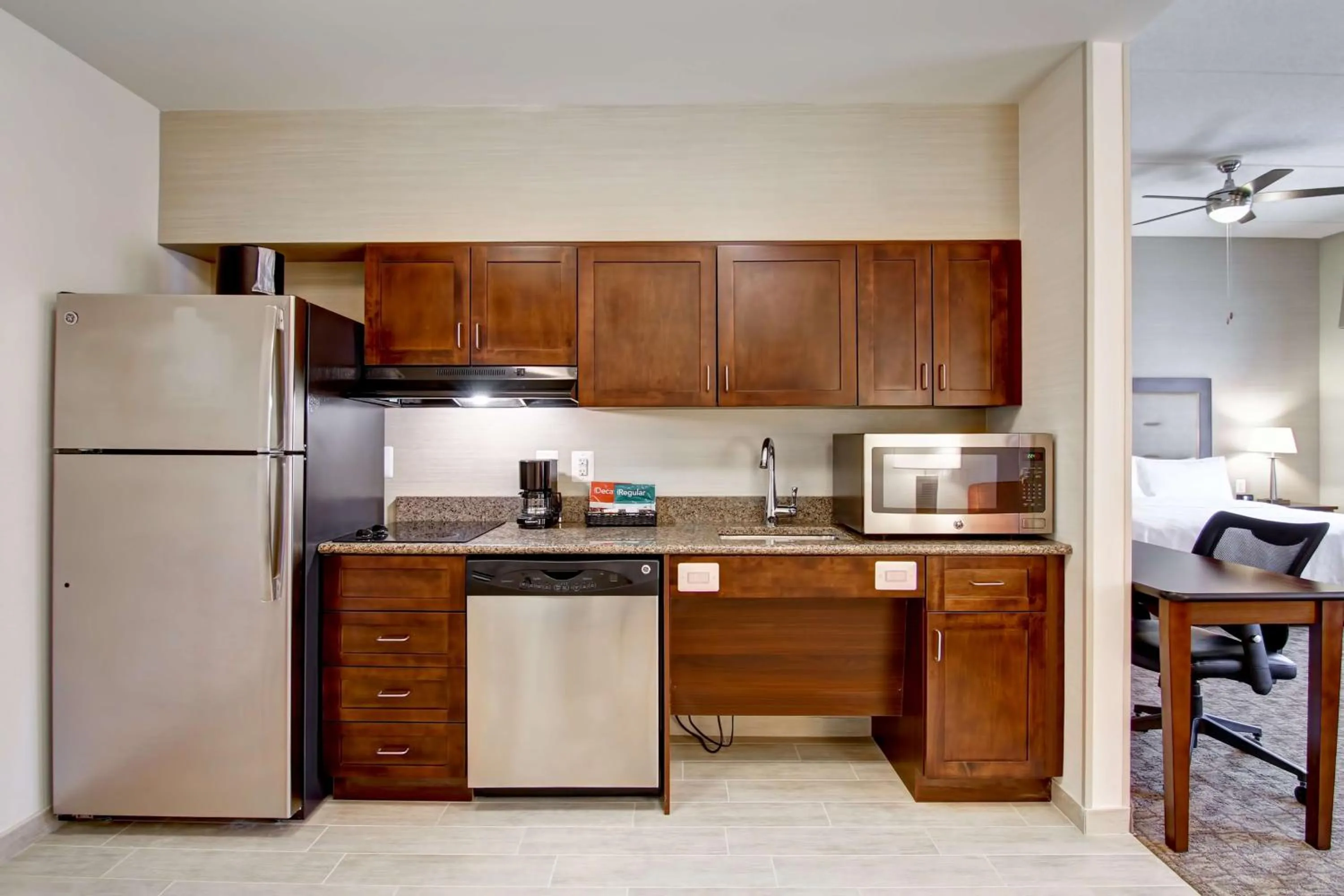 Kitchen or kitchenette in Homewood Suites by Hilton Woodbridge