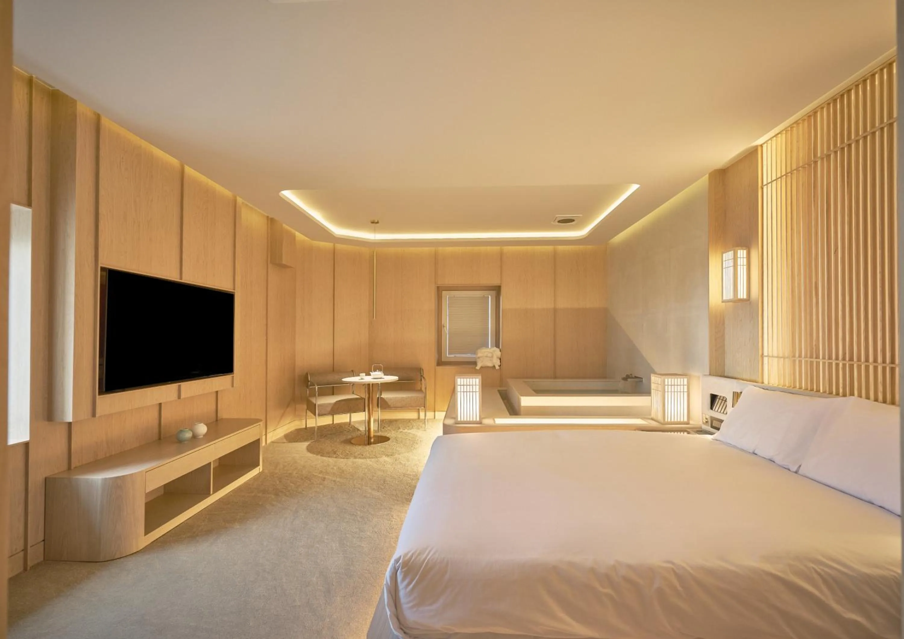 Photo of the whole room, Bed in UH Continental CenterPoint