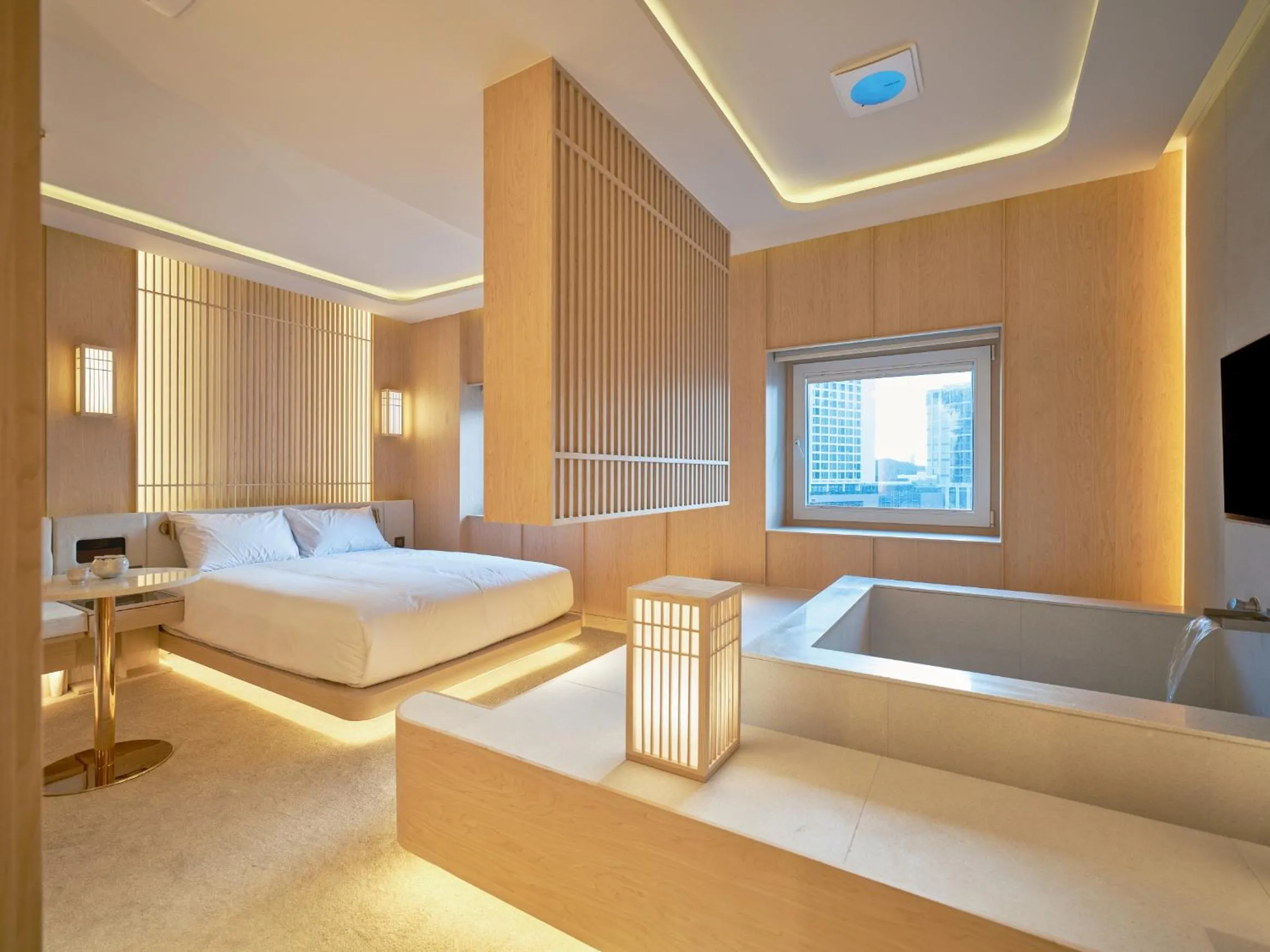 Bed in UH Continental CenterPoint