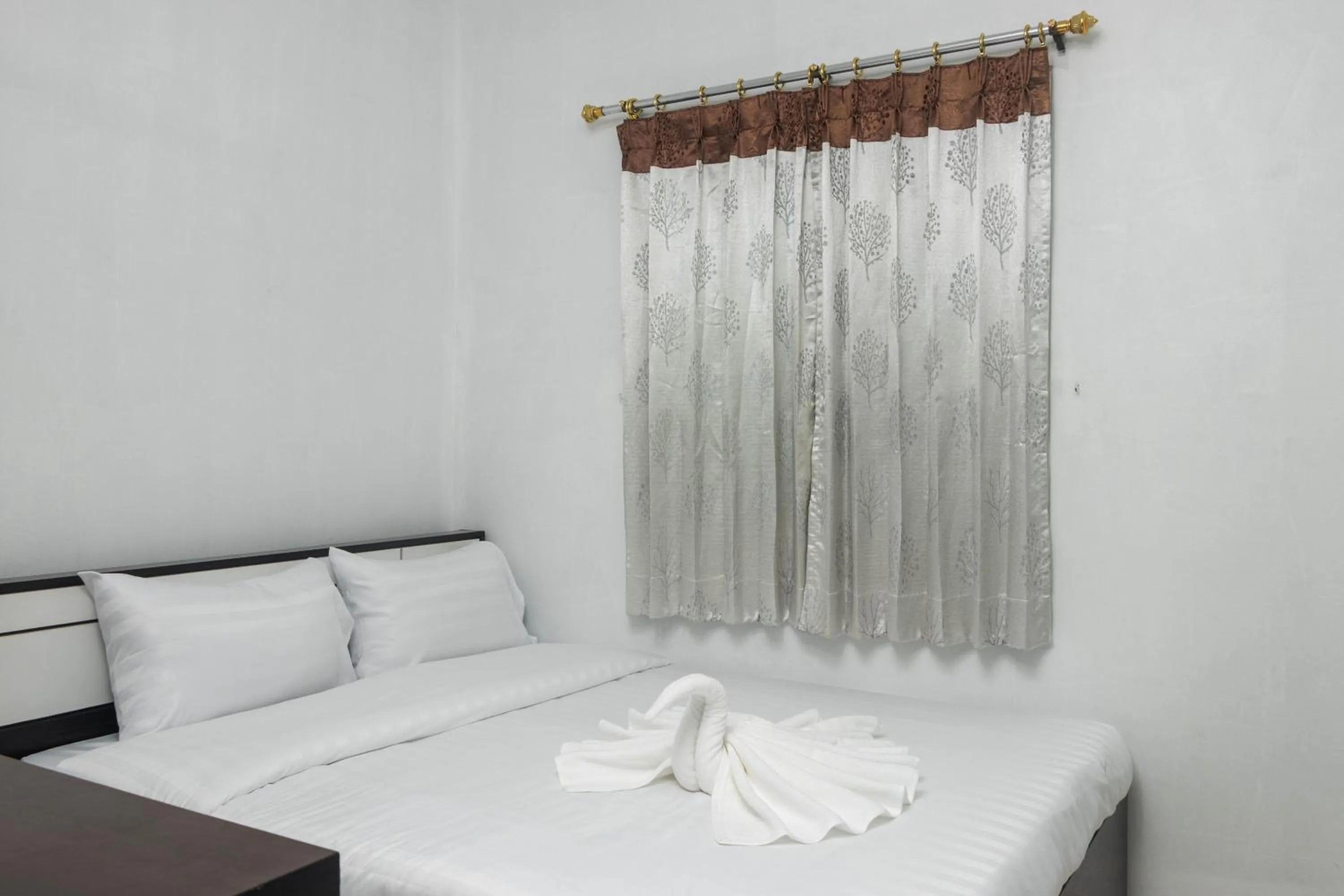 Bedroom, Bed in Taw Win Place