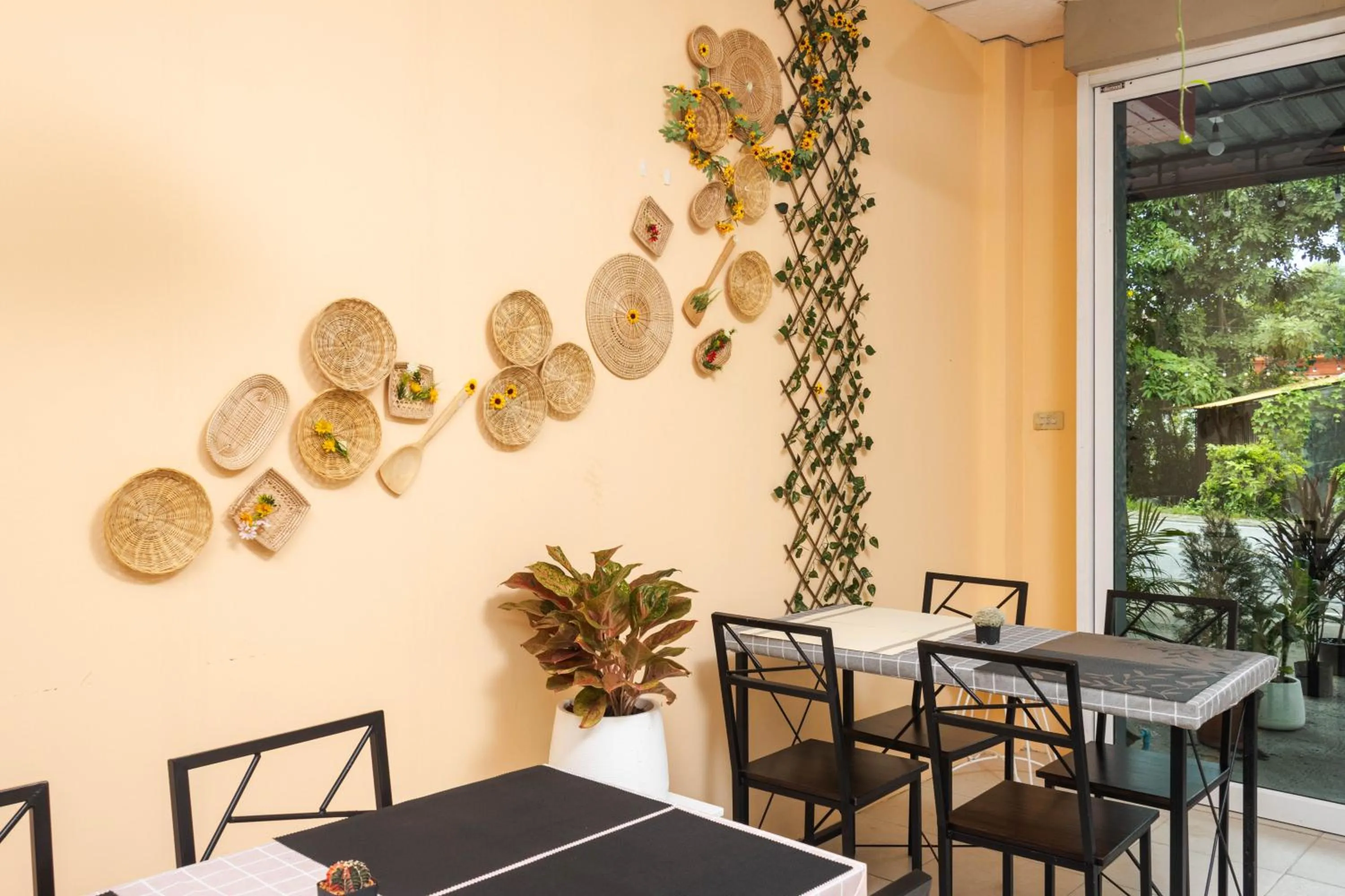 Dining area in Taw Win Place