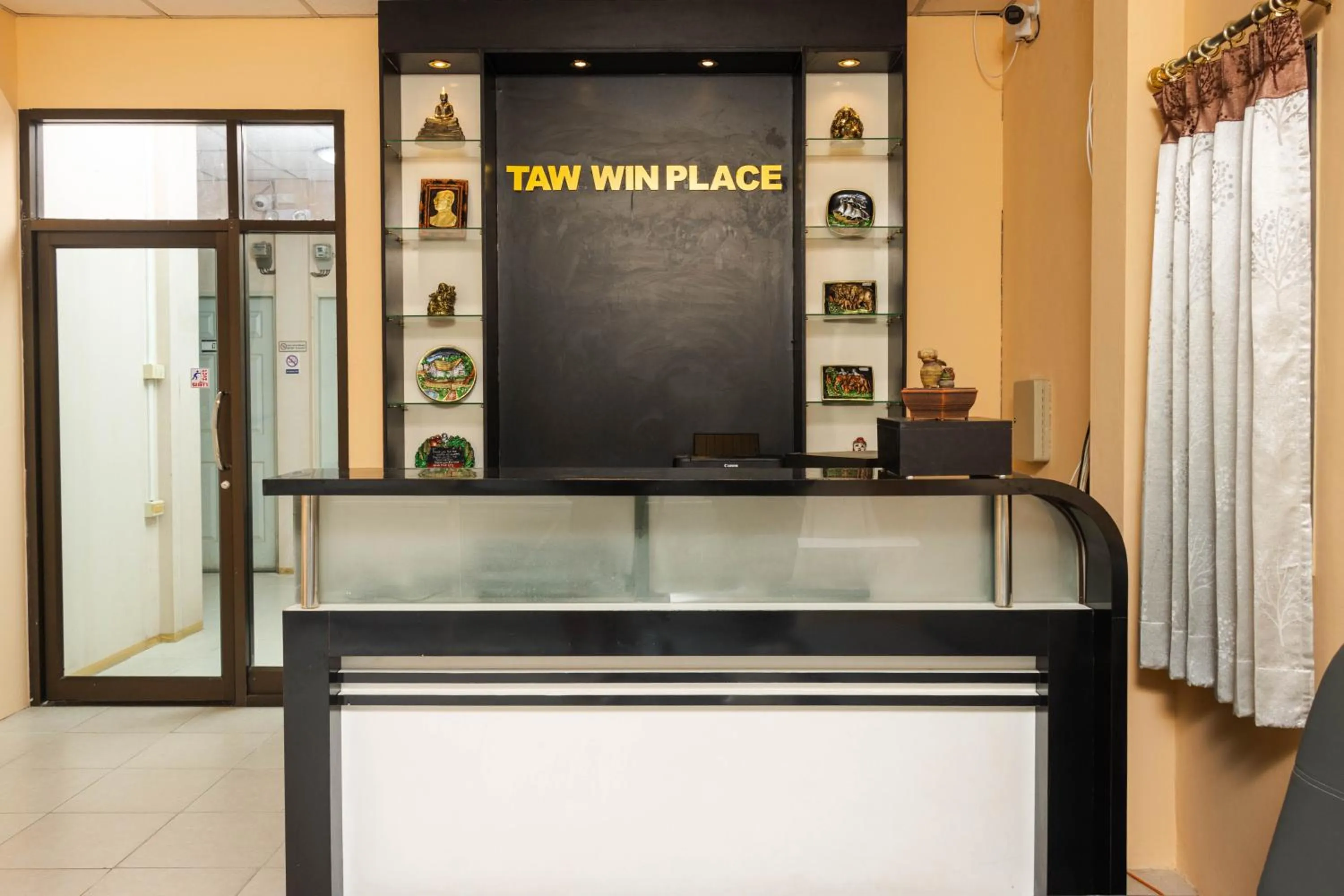 Lobby or reception in Taw Win Place