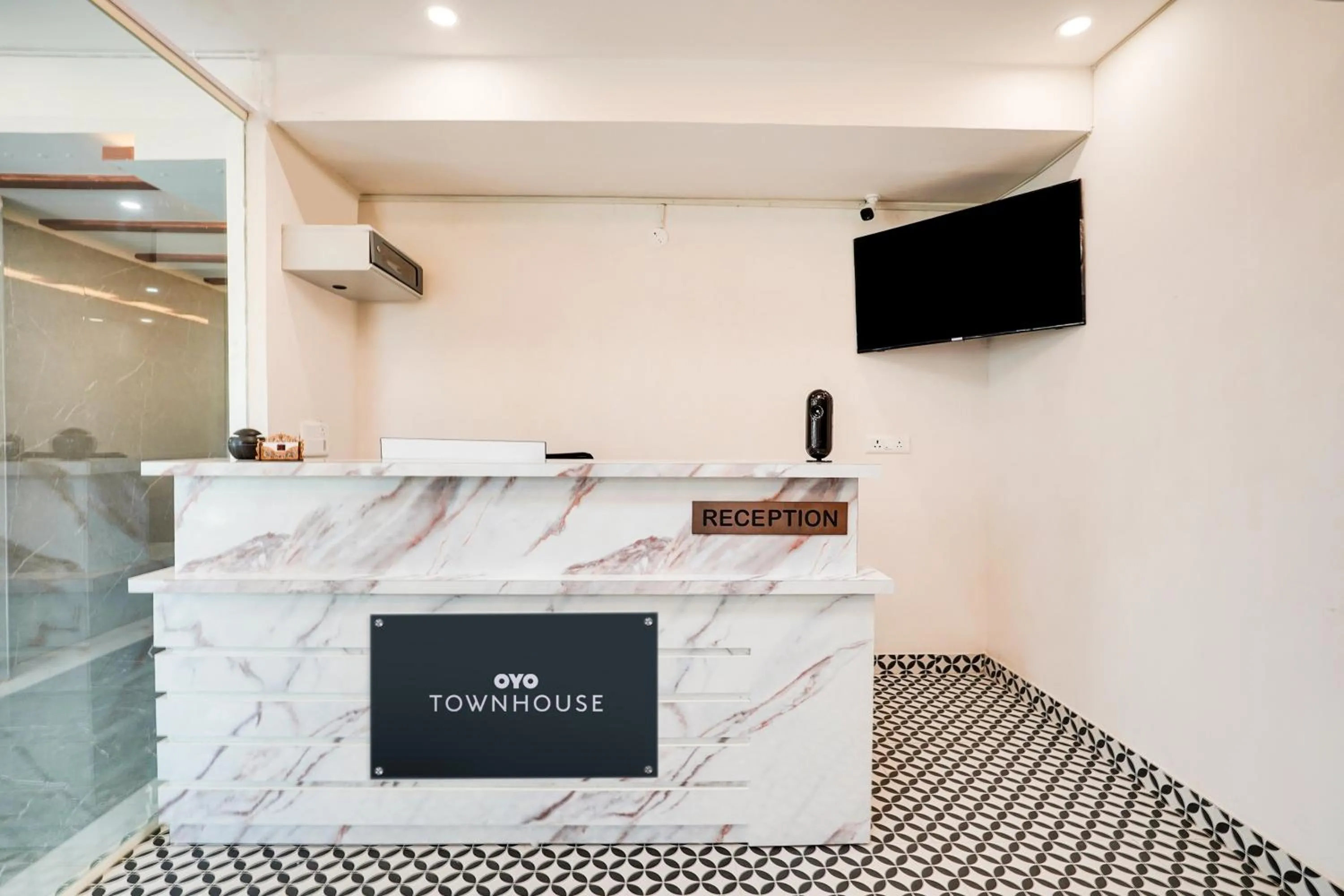 Lobby or reception in Townhouse RedMoon Suites