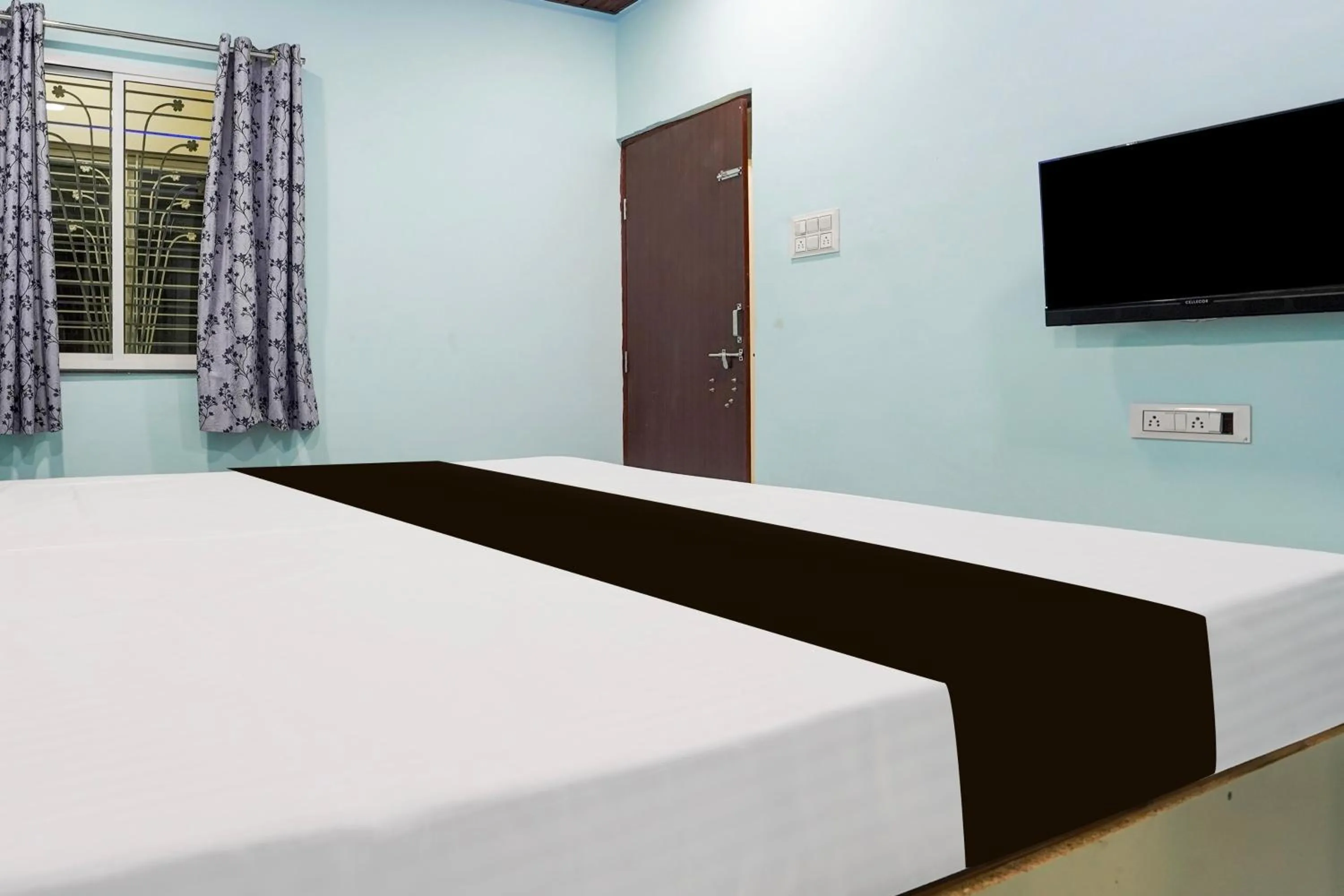 Bedroom, Bed in Hotel O JANNAT