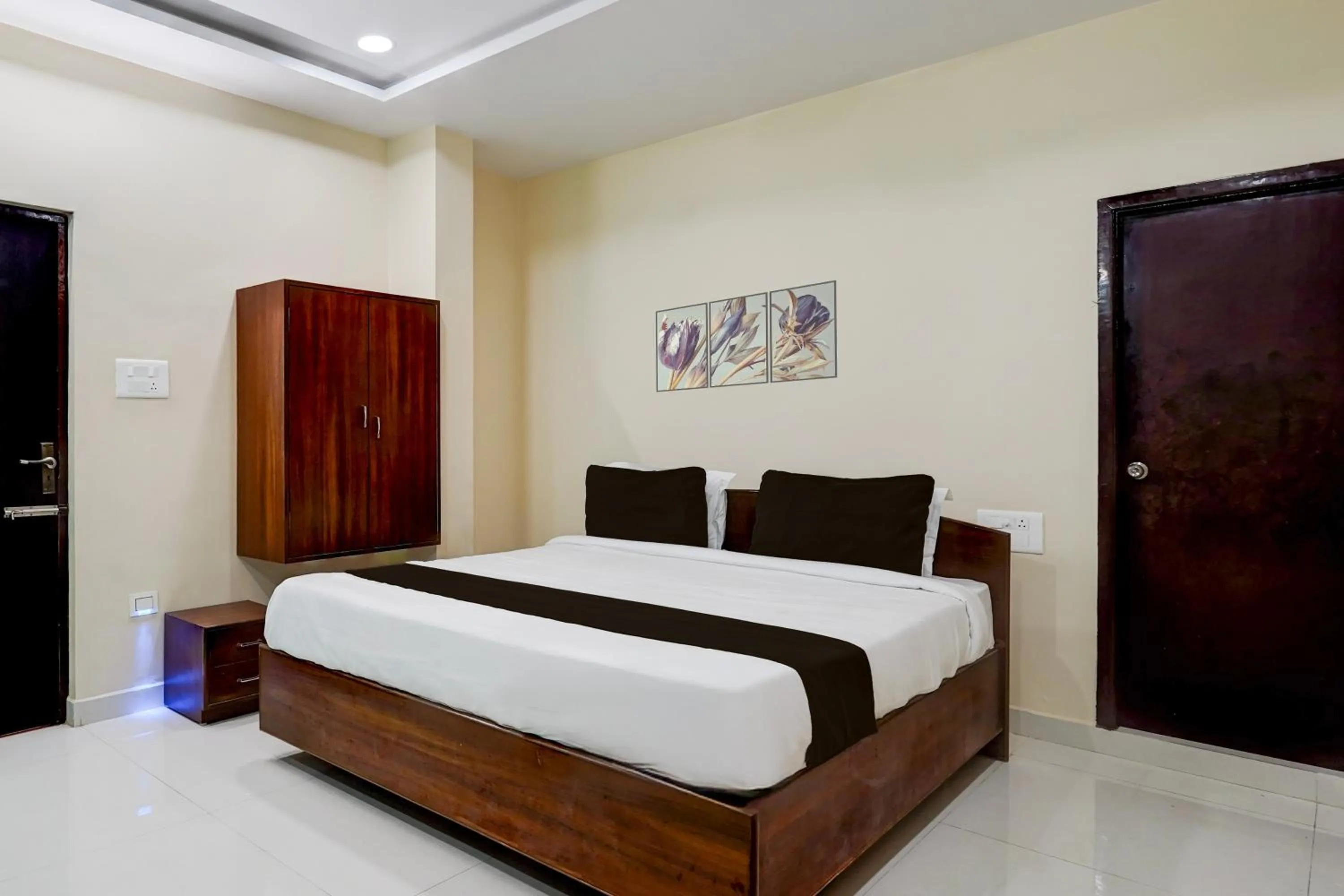 Bedroom, Bed in Super Hotel O GT Road Nellore