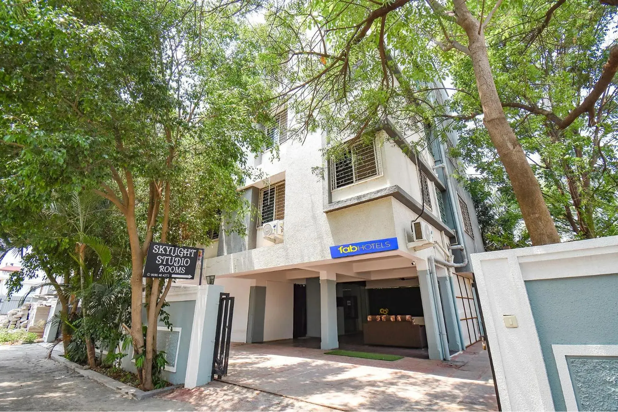 FabHotel Skylight Studio Rooms - Nr MCF CAMP FabHotel Skylight Studio Rooms - Nr MCF CAMP